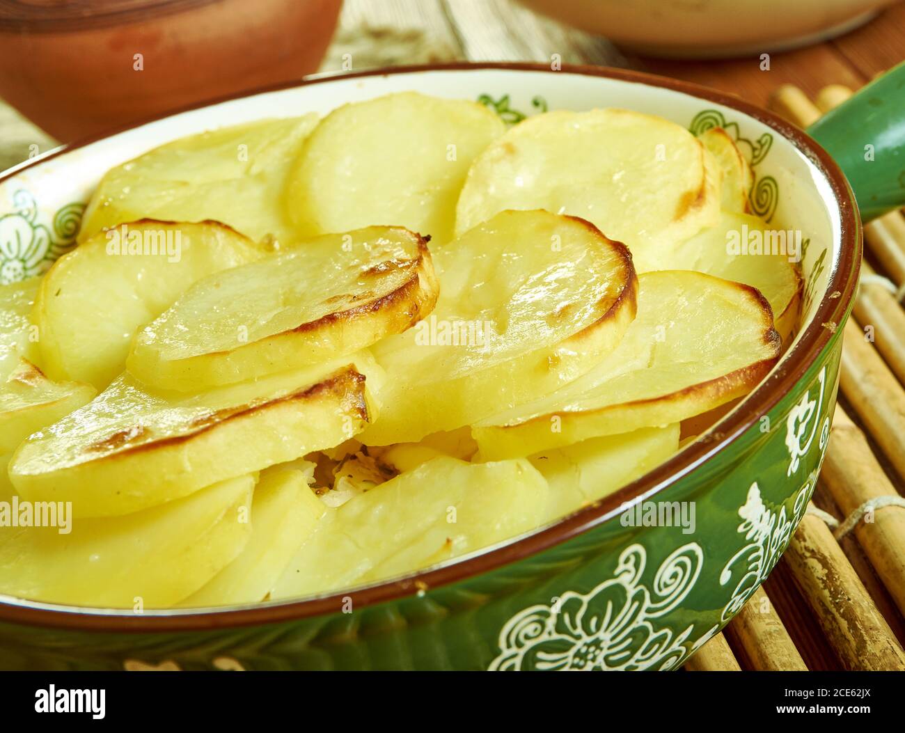Kartoffeltopf Mit Scalloped Und Geräuchertem Fischtopf Stockfoto