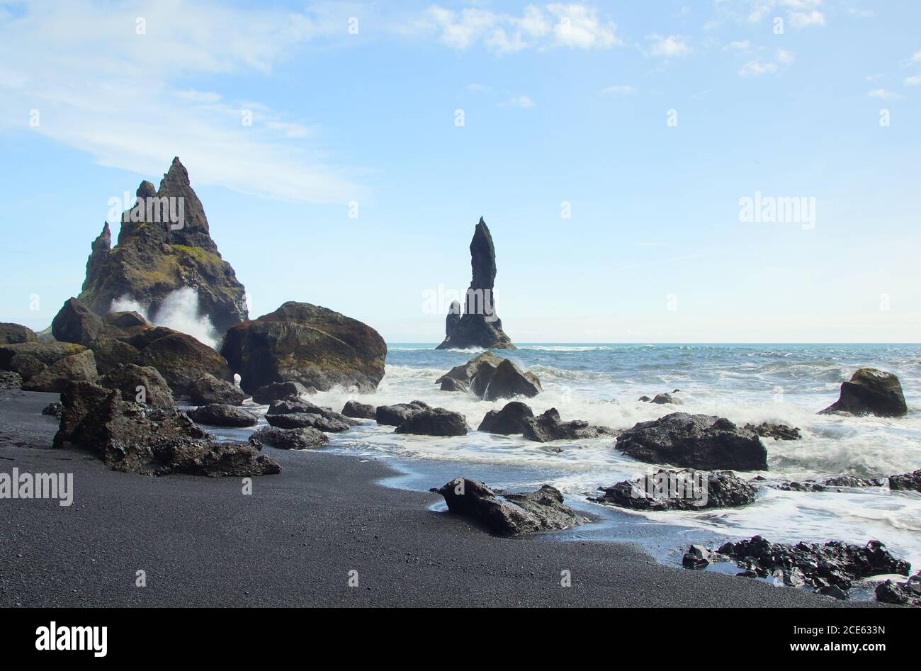 Erkunden Sie den schwarzen Strand von Reinisfiyara Stockfoto