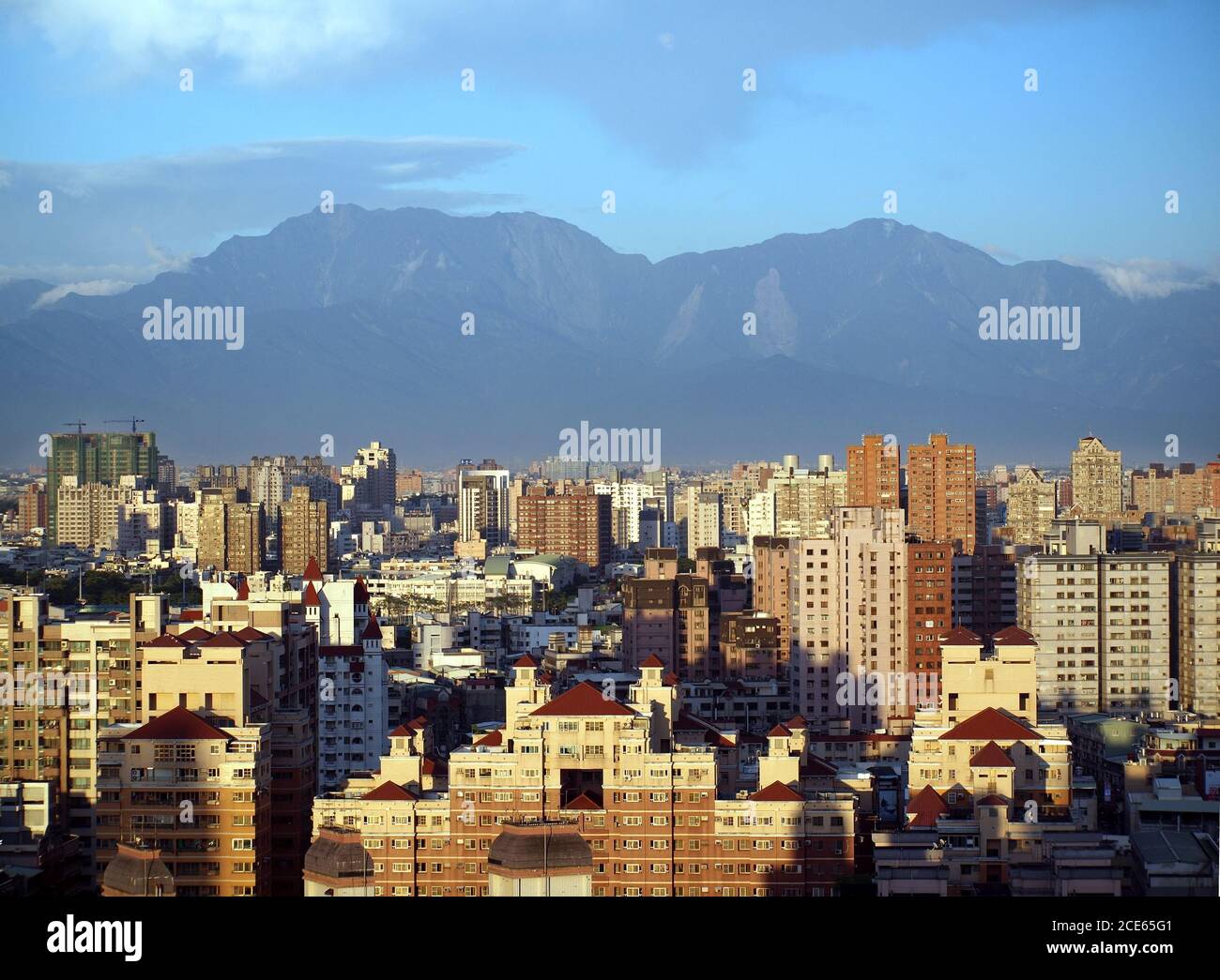 Ansicht von Kaohsiung mit das Mittelgebirge in den Rücken Stockfoto