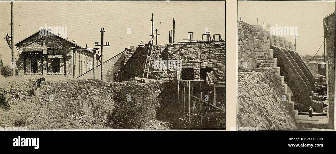 . Zeitschrift für Strom, Strom und Gas . Straße wurde mit größeren Isolatoren versorgt, itswires wurden eine größere Verbreitung gegeben, und die potentialgetragen wurde von 10,000 auf 60,000 Volt angehoben. Bei der Erstellung dieser Skizze erhält der Schriftsteller Informationen aus einem Artikel, der 1895 von dem verstorbenen George P. Low in the Jour-nal of Electricity, von C. VV, veröffentlicht wurde. Hutton. Ein altes EM-. Kolsom Power House und Granit Forebaj-. Die vier Penstocks, durch die die WaterPlunges von der Forcbay zu den PowerWheels der Folsom Power. Wheels für die große Belastung wie sj^eedproduces sorgen Stockfoto