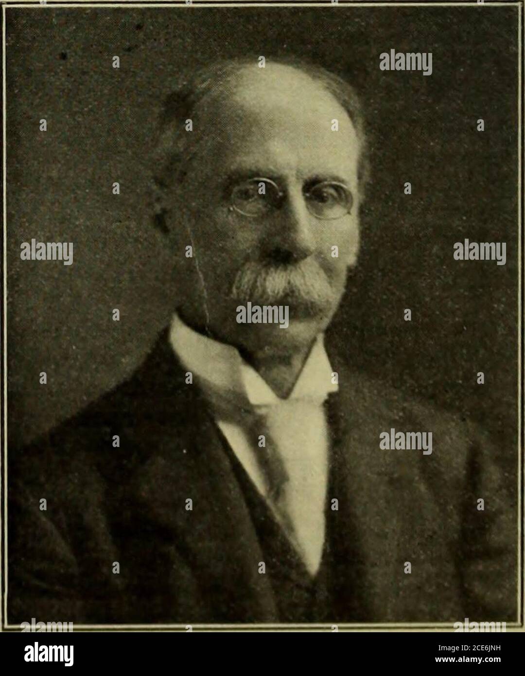 . Die Nationale Bürgerföderation überprüfen. Postmänner nach einem Dienst von fünfundzwanzig Jahren, daß früher oder später die Regierung die Tatsache haveto anerkennt, daß, nachdem, unter den CivilService Regelungen, eine ständige CivilService Kraft geschaffen hat, es so notwendig sein wird, solche Angestellten als die Männer zu stiften, die im Herzen dienen. In der Frage der Renten sollten Briefträger nicht von anderen Regierungsverwertungen getrennt werden, denn jeder Mann, der für fünfundzwanzig oder dreißig Jahre, den besten Teil seines Lebens, loyalen Dienst erbringt, und normalerweise für sehr geringe Entschädigung, sollte eine moderate Rente erhalten. A na Stockfoto