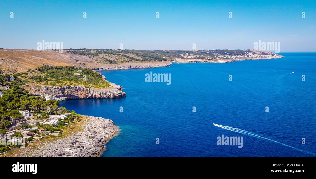 Apulien Strand Italien, Europa: Castro Marina ist ein blaues Paradies mit Blick auf die Adria. Stockfoto