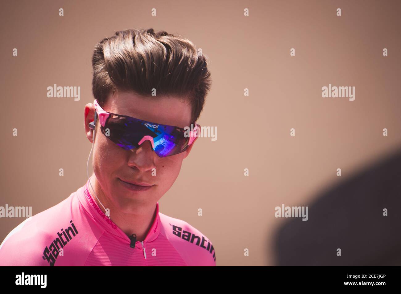 Giro d'Italia Etappe 5 von Pedara nach Messina, Italien. Mai 2017. Bob Jungels. Pinkes Jersey. Stockfoto
