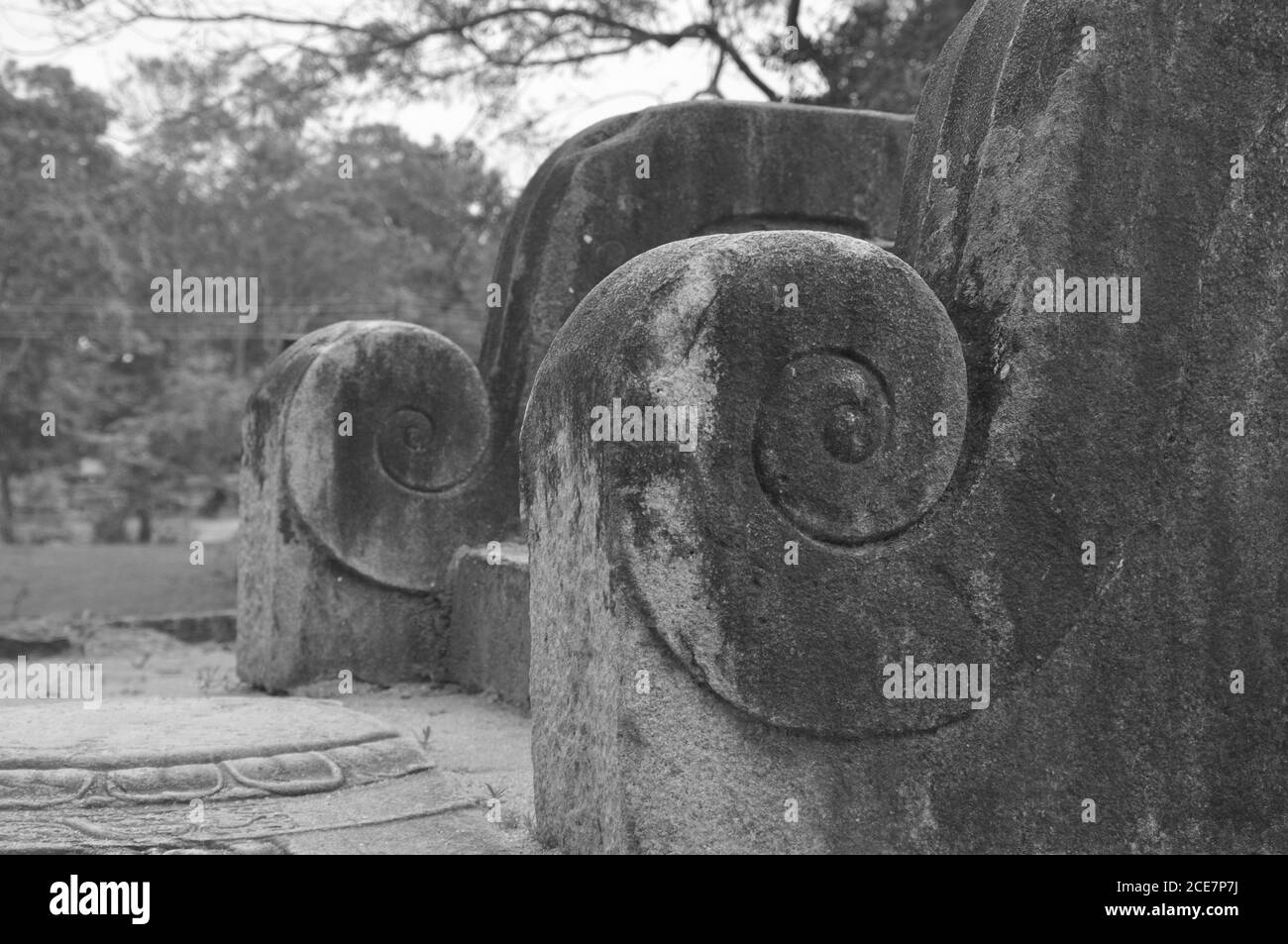 Geschnitzte Steine in der Galge Archeological Site in Sri Lanka Stockfoto