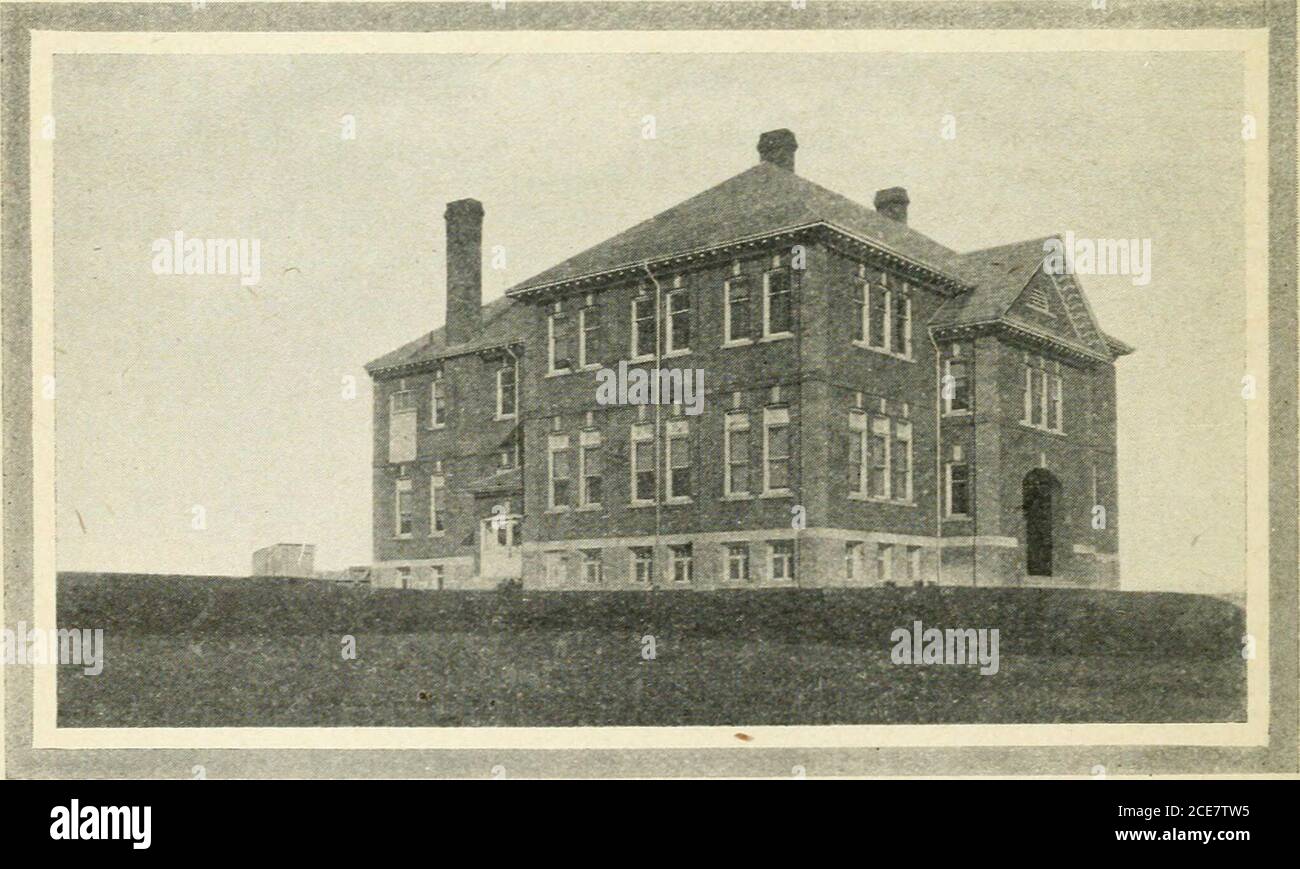 . Ontario Kursepapiere, 1918, No.47-49 . Öffentliche Schule, Haileybuiy, Ontario, 1917.. High School, Haileybury, Outaiio, 191/. 1918 NUIRNIELLX UATAKIO ILVILWAY COMMISSIOX. 59 6. Oktober, Tavo Kühe angeblich geschlagen und verletzt, fünf Pole nördlich M.P. 71.Besitzer, ]IR, J. Derosier, Temagami. Zug unbekannt. Oktober, während Extra Xo. 115, Osten, vorbei M.P. 32%, Stachelschwein Zweig, angebliche geschlagenen und getöteten Kuh. Besitzer, Joe. Sheridon, Timmins. 9. Oktober, während Zug Xo. 23, vorbei M.P. 5%, Charlton Branch, angeblich geschlagen und getötet Steer. Eigentümer, Herr Thomas Brennan, Charlton. Oktober, Herr (. A. Stockfoto