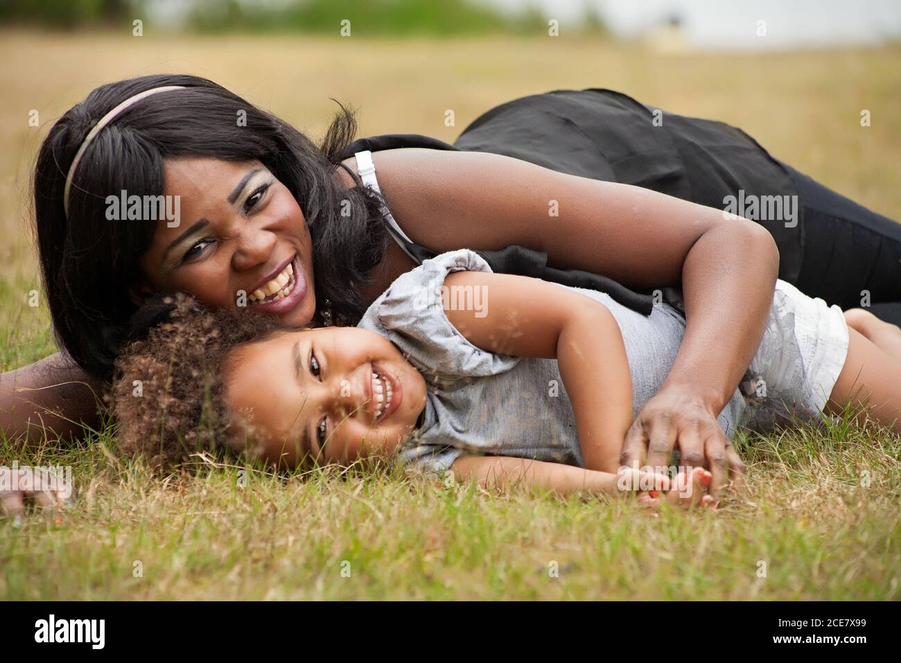 Mit meiner Mutter legen Stockfoto