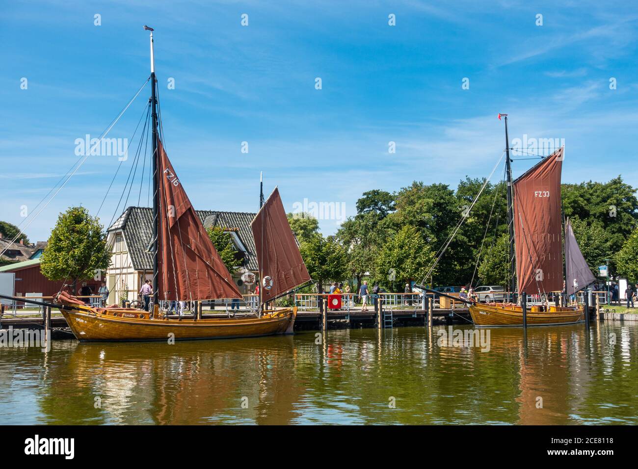 Der ruhige Hafen von Ahrenshop, Fischland-Darss, Mecklenburg-Vorpommern, Sommer 2020 Stockfoto