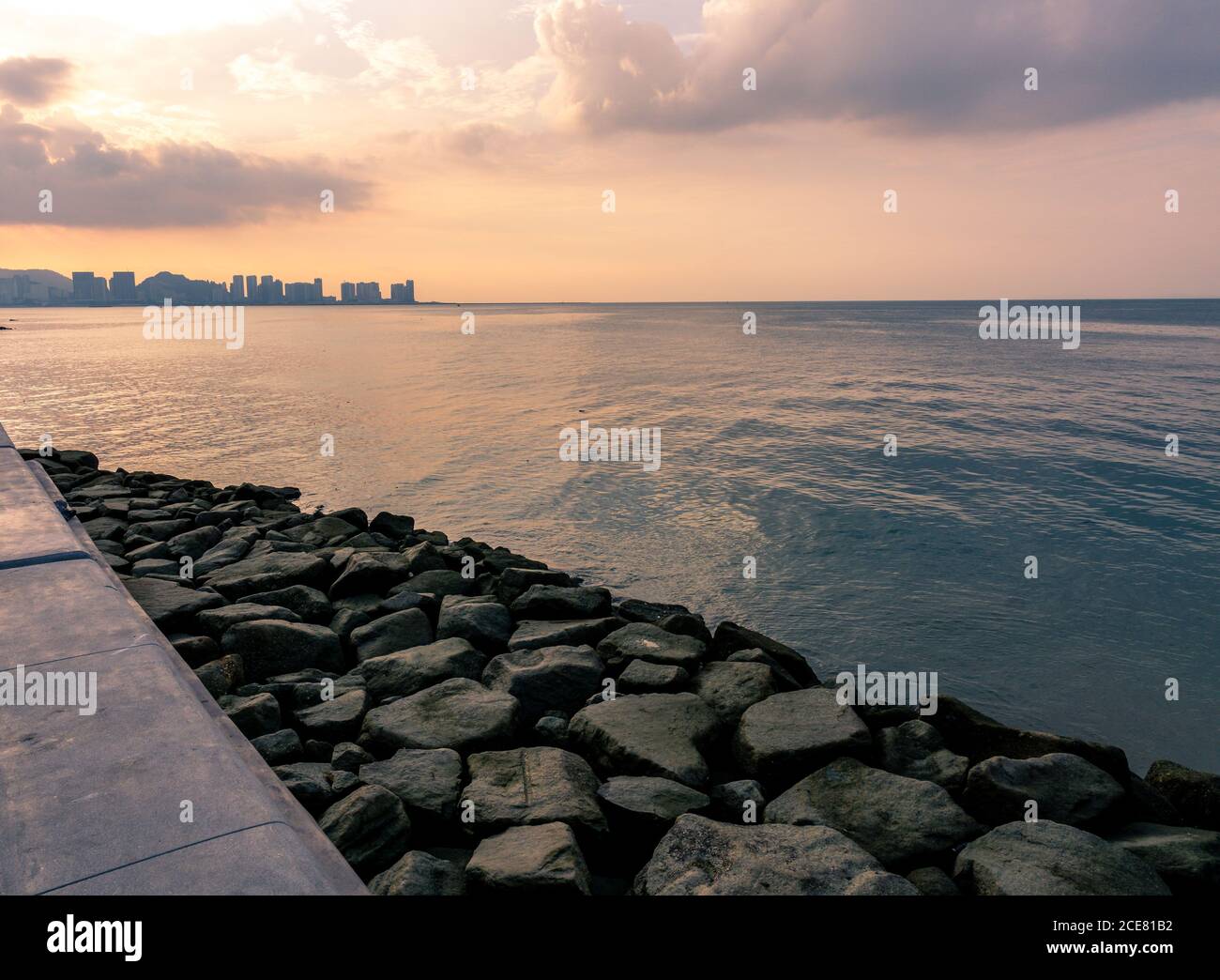 Sonnenuntergang in Penang vom Stadtzentrum Georgetown in Penang Island, Malaysia Stockfoto