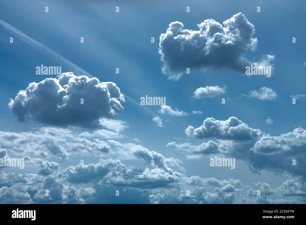 Wolken am blauen Himmel, Wolkenlandschaft Stockfoto
