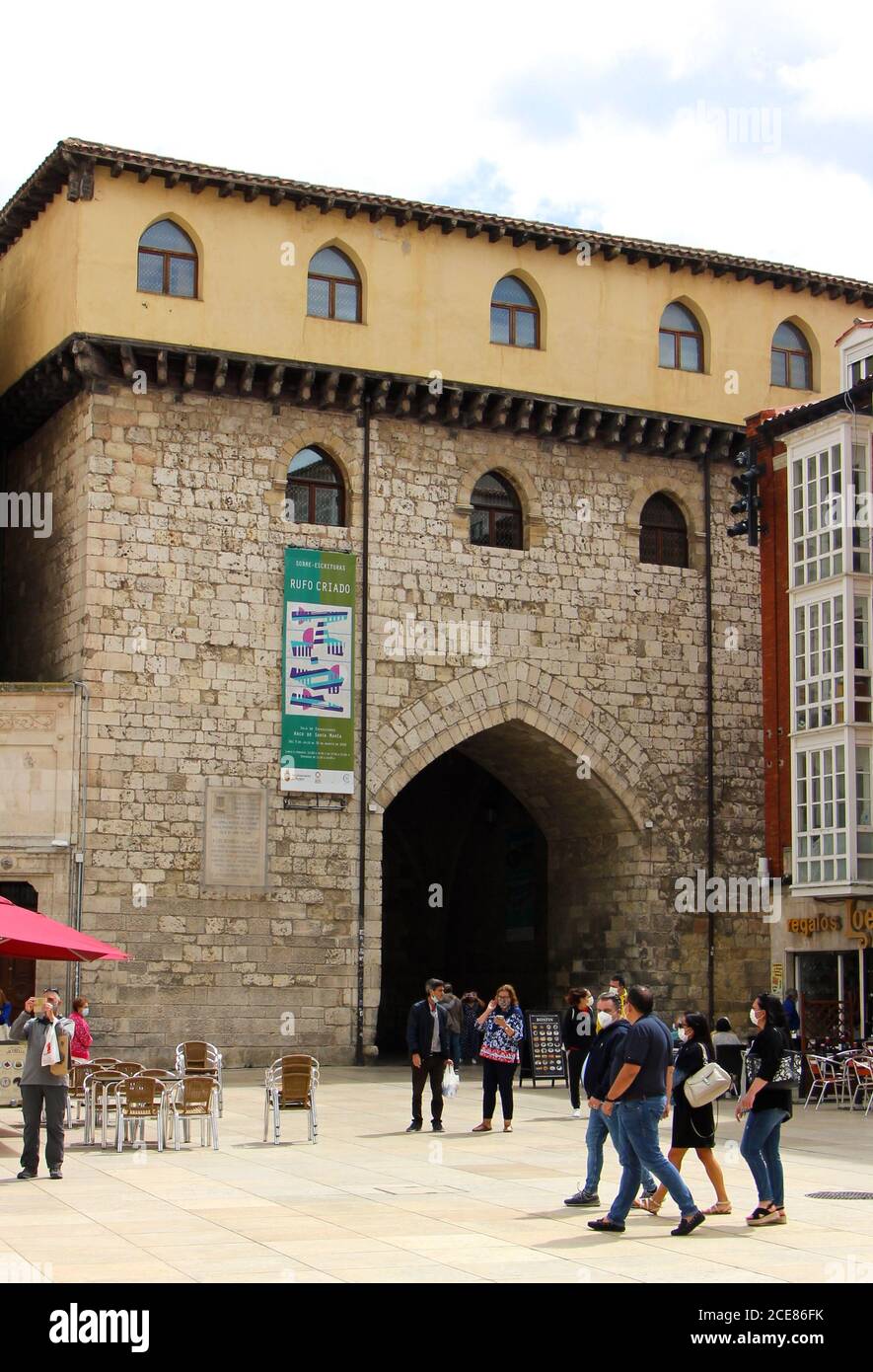 Blick auf die Rückseite des mittelalterlichen Tores der Arco de Santa María Burgos Kastilien und Leon Spanien Stockfoto