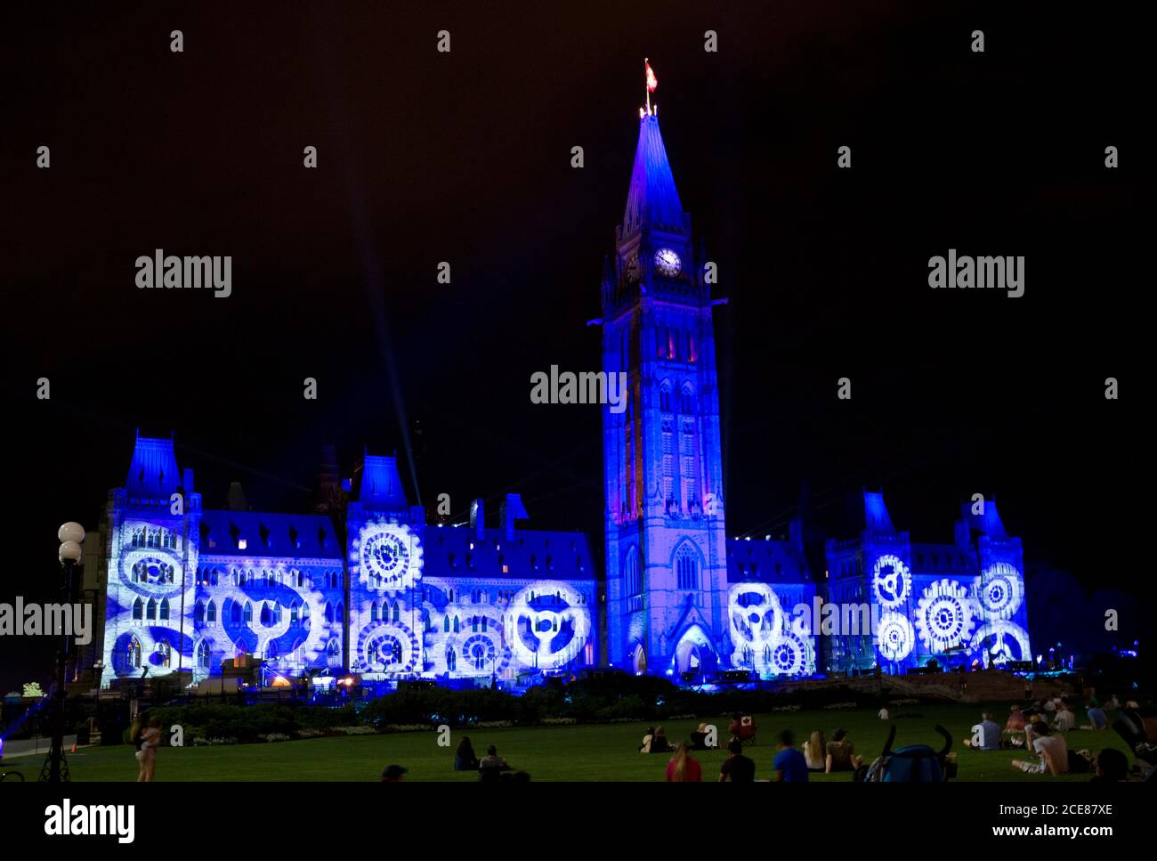 "Northern Lights" Multimedia-Show auf den Parlamentsgebäuden in Ottawa, Ontario, Kanada projiziert. Stockfoto