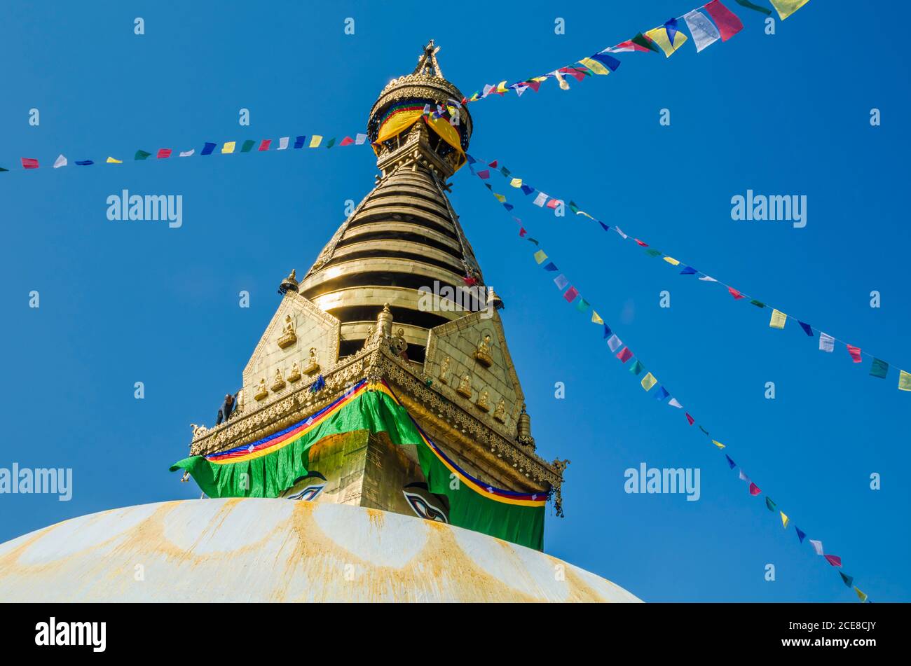 Der goldene Turm und die Kuppel von Swayambhunath Stupa, Kathmandu, Nepal Stockfoto
