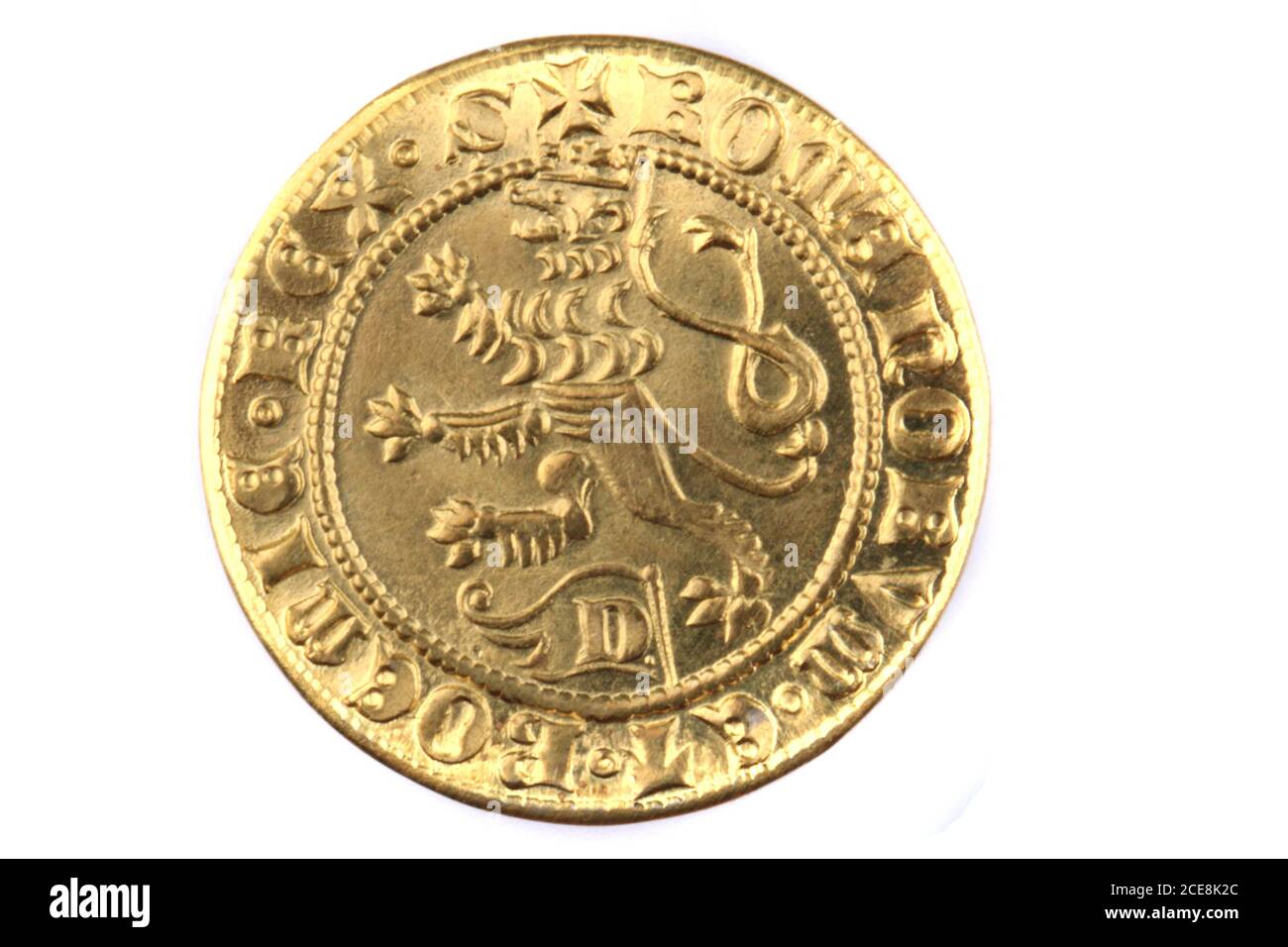 Historische tschechische Münze (Gold) isoliert auf weißem Hintergrund Stockfoto