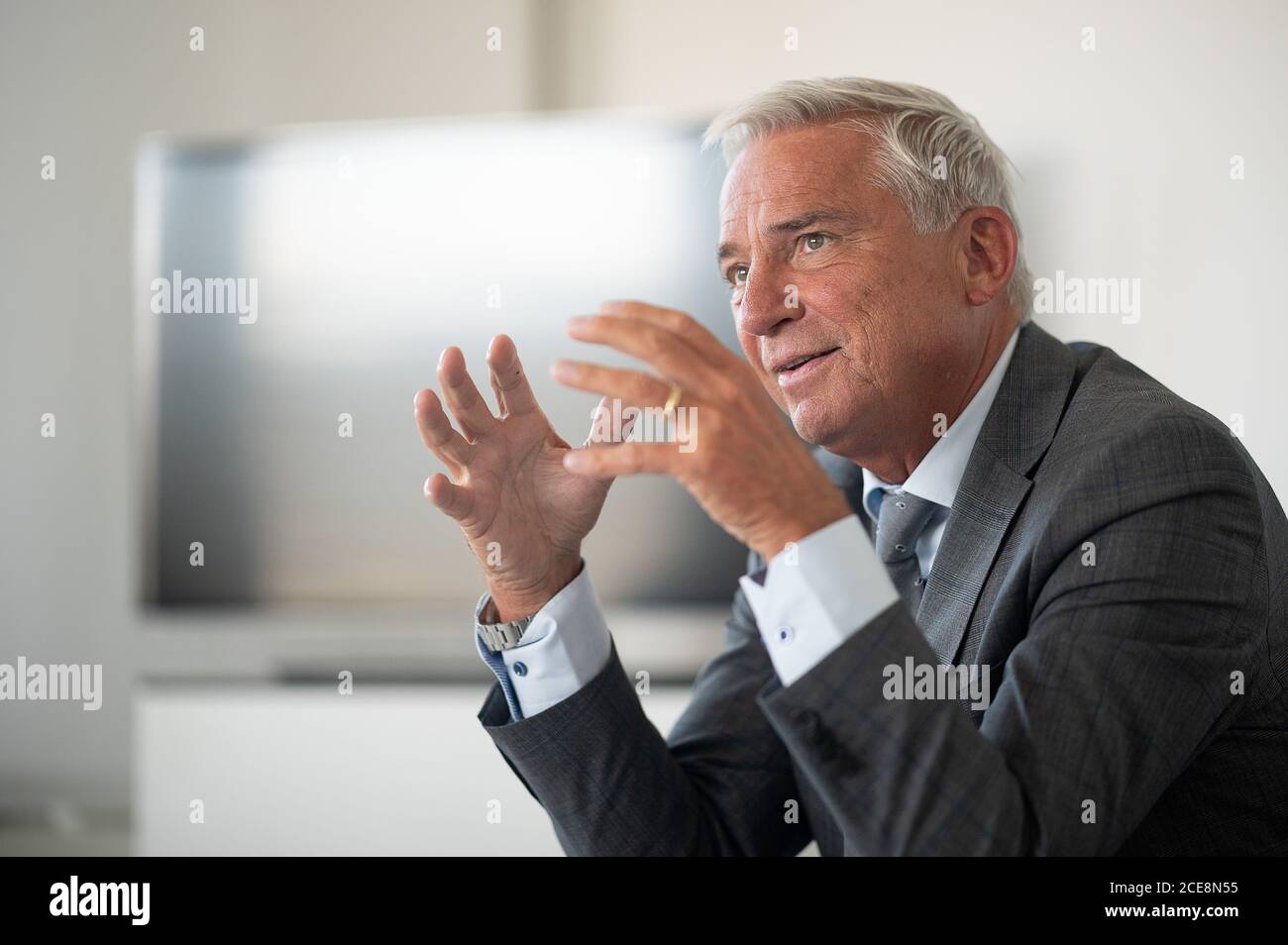 26. August 2020, Baden-Württemberg, Baden-Württemberg: Thomas Strobl (CDU), Minister für Inneres, Digitalisierung und Migration Baden-Württembergs, spricht im Interview. (Zur dpa 'CDU-Parteivorsitzenden Strobl hält auch digitale Parteikonferenzen für möglich') Foto: Sebastian Gollnow/dpa Stockfoto