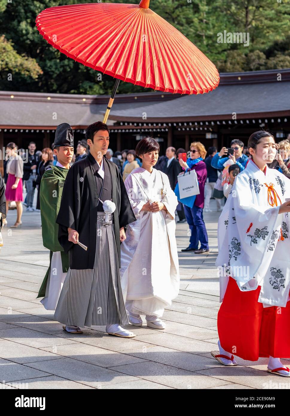 Eine traditionelle japanische Hochzeit im Meiji Shrine. Stockfoto