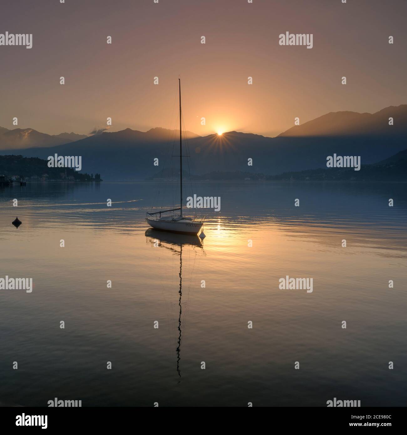 Sonnenaufgang bei Lenno am Comer See. Stockfoto