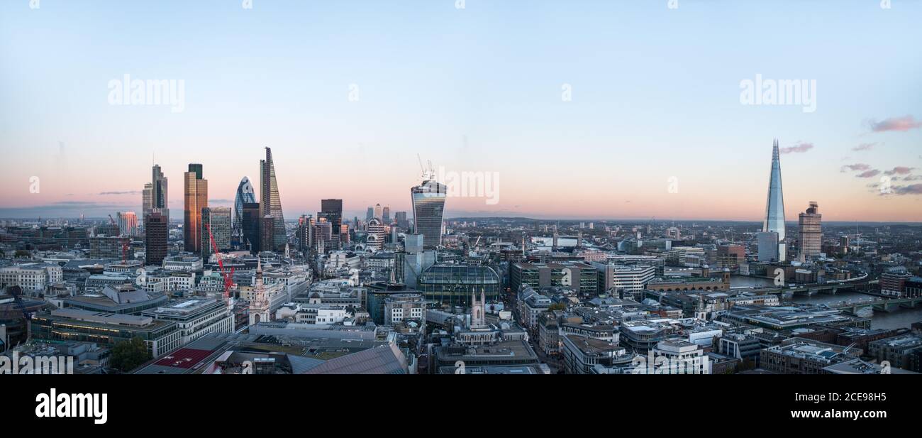 Panoramabild der Londoner Finanzdistrikte Stockfoto