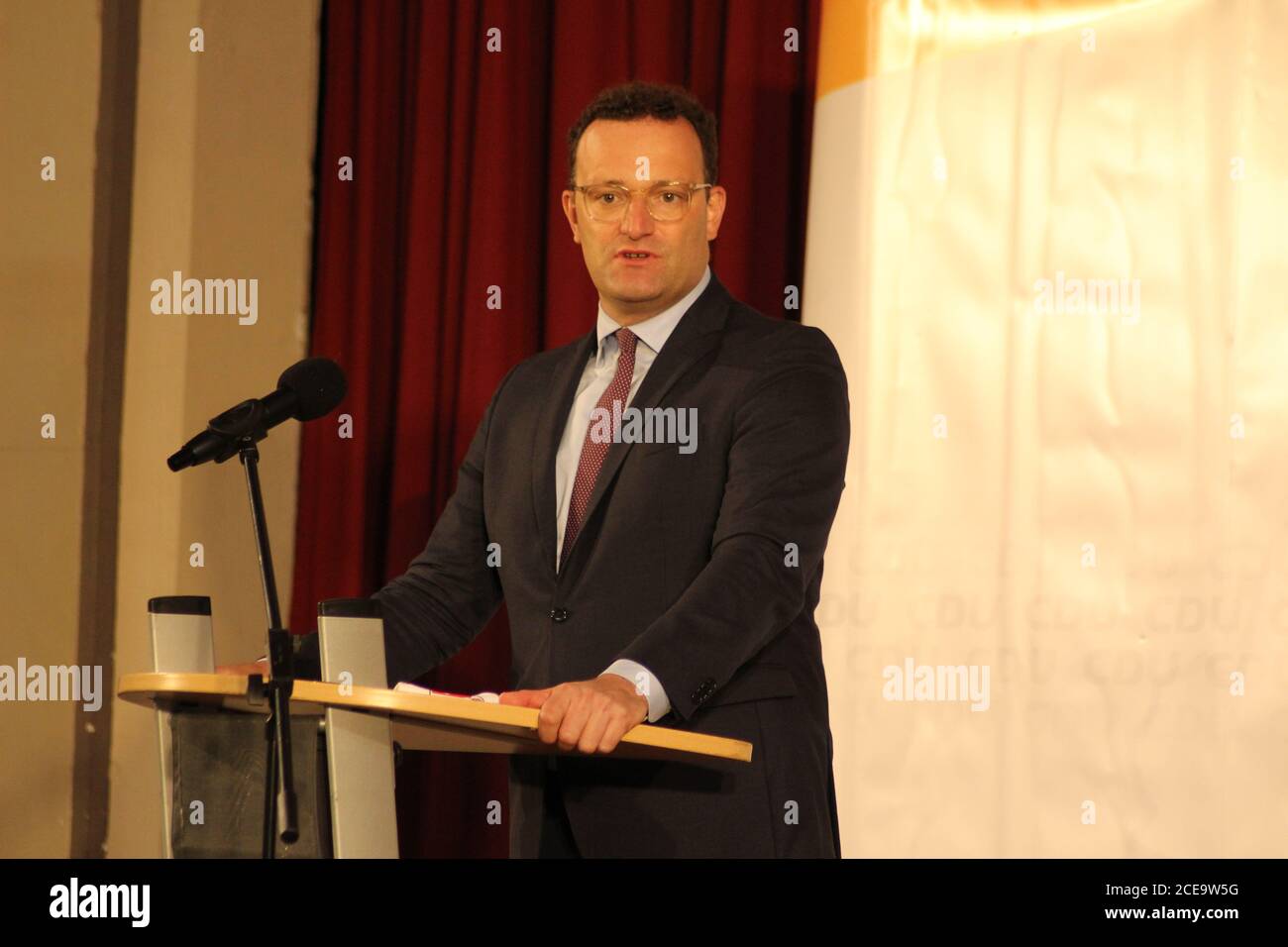 Schwerte, Deutschland. August 2020. Bundesgesundheitsminister Jens Spahn (CDU) besucht Schwerte am 31. August 2020. Er unterstützte die lokalen Christdemokraten im 'Schwerter Gespräch' im Kommunalwahlkampf. Die Coronavirus-Pandemie hat ihn zu einem wichtigen Politiker gemacht. (Foto: Lukas Pohland/Pacific Press/Sipa USA) Quelle: SIPA USA/Alamy Live News Stockfoto