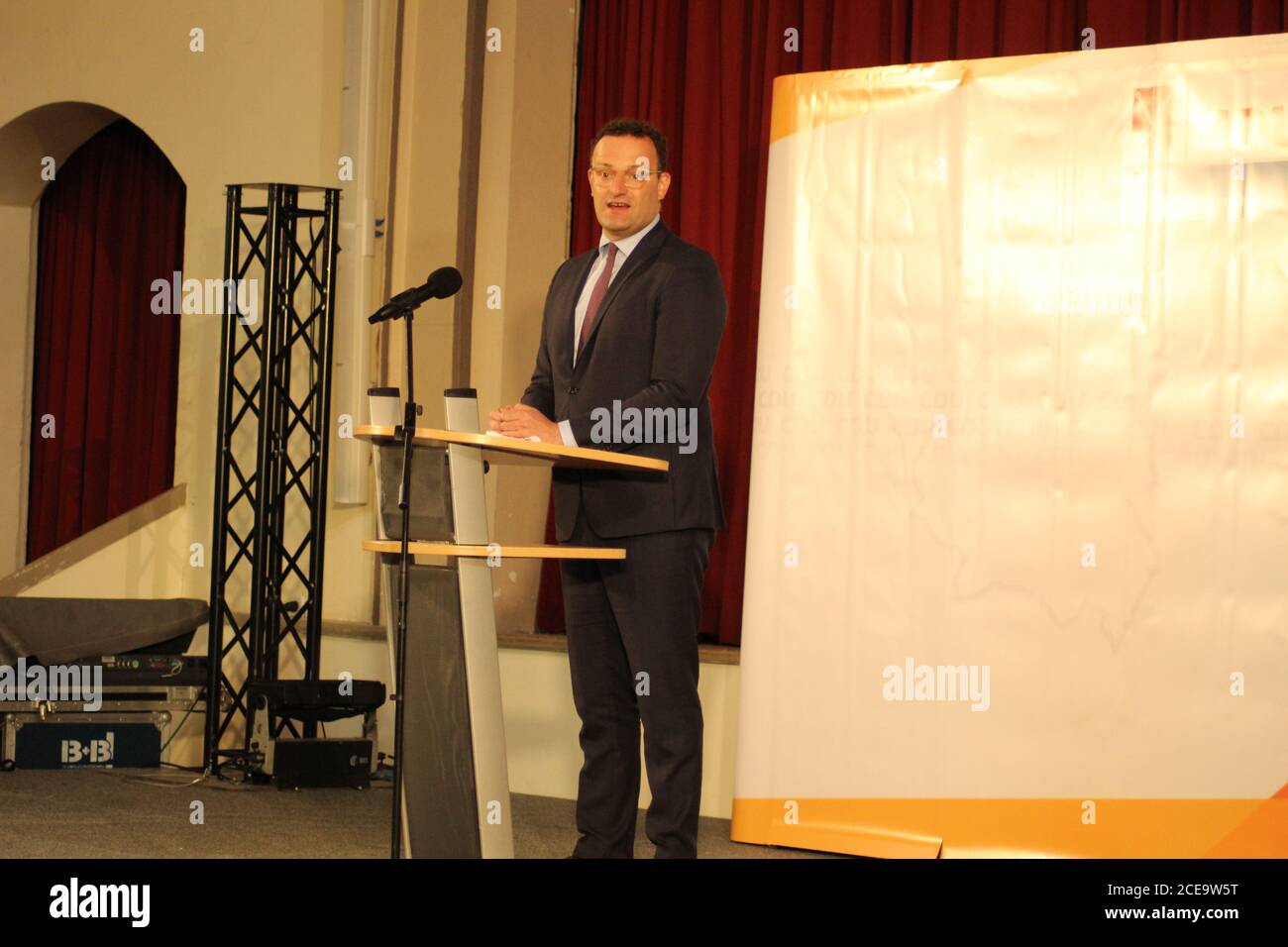 Schwerte, Deutschland. August 2020. Bundesgesundheitsminister Jens Spahn (CDU) besucht Schwerte am 31. August 2020. Er unterstützte die lokalen Christdemokraten im 'Schwerter Gespräch' im Kommunalwahlkampf. Die Coronavirus-Pandemie hat ihn zu einem wichtigen Politiker gemacht. (Foto: Lukas Pohland/Pacific Press/Sipa USA) Quelle: SIPA USA/Alamy Live News Stockfoto