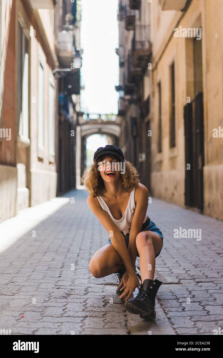 Mädchen stiefel -Fotos und -Bildmaterial in hoher Auflösung – Alamy