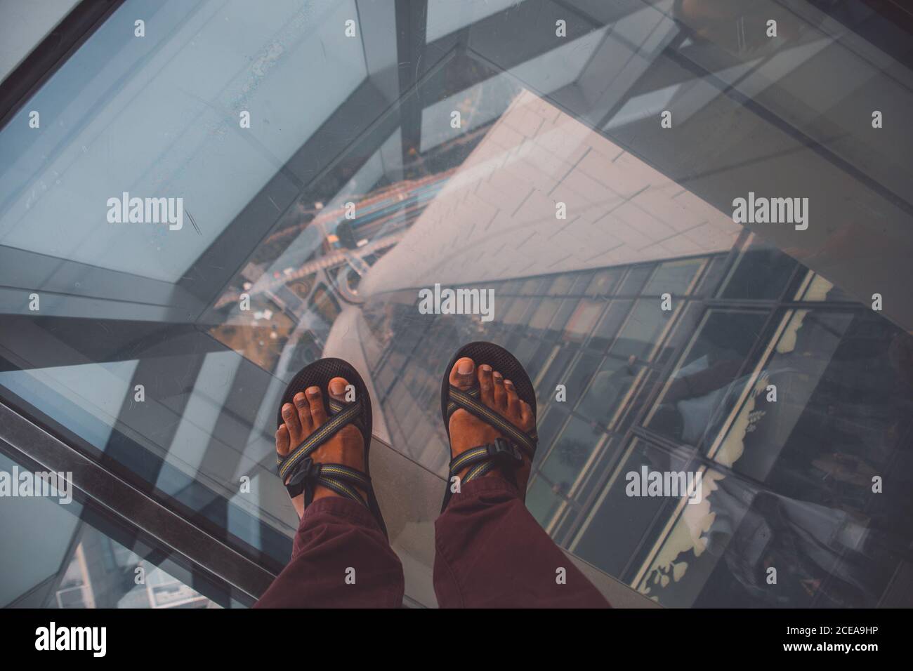 Touristen am Lotte World Tower Seoul Stockfoto