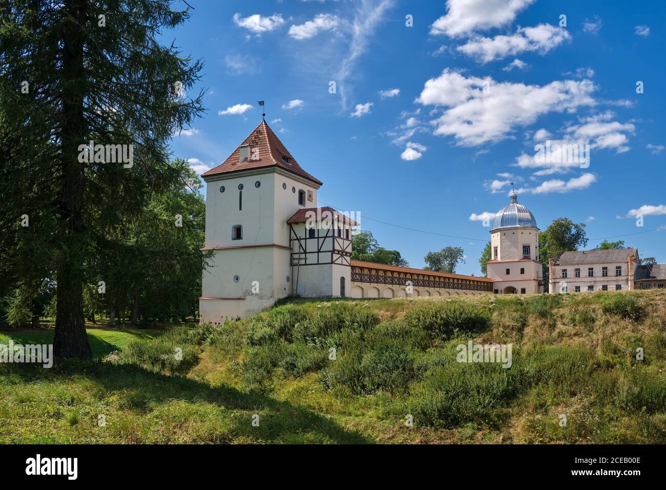 Alte alte alte Burg in Liubcha Dorf, Grodno Region, Weißrussland Stockfoto