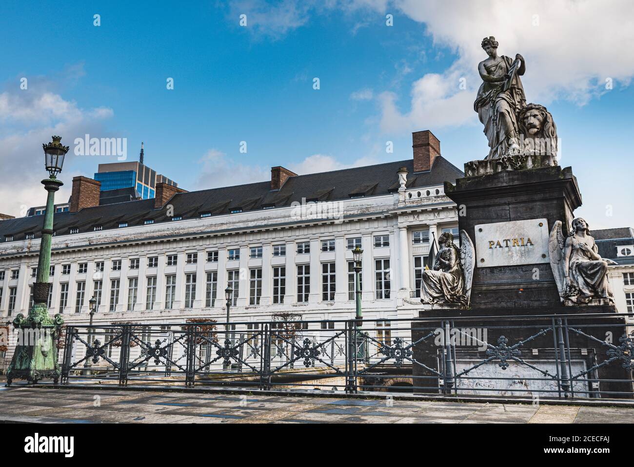 Historisches Pro Patria Denkmal in der neoklassischen Place des Martyrs oder Martelaarsplein in Bruxelles trägt Freiheit und revolutionäres Konzept. Belgien Stockfoto