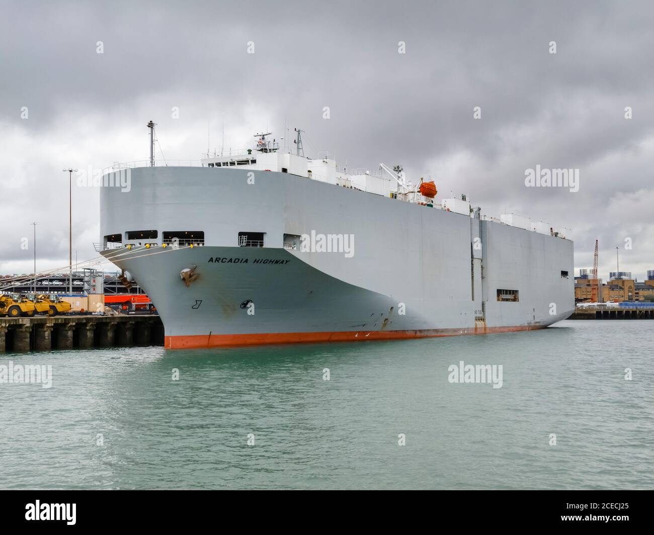 Arcadia Highway, ein Fahrzeug Carrier unter der Flagge von Panama an den Docks im Hafen von Southampton, der Solent, Hants, Südengland Stockfoto