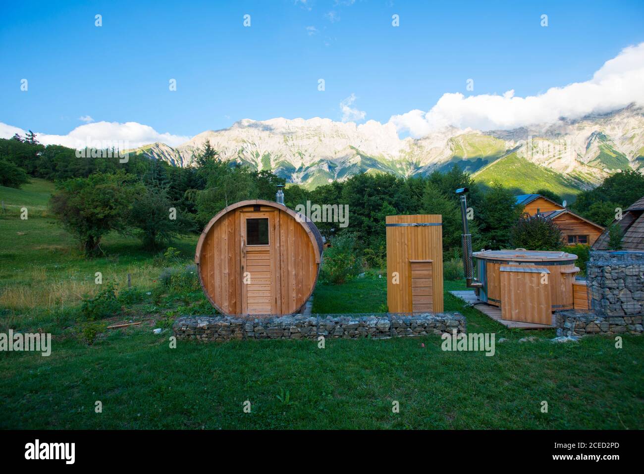 Rustikales Hotel 'Au-delà des Nuages' in den französischen Alpen Stockfoto