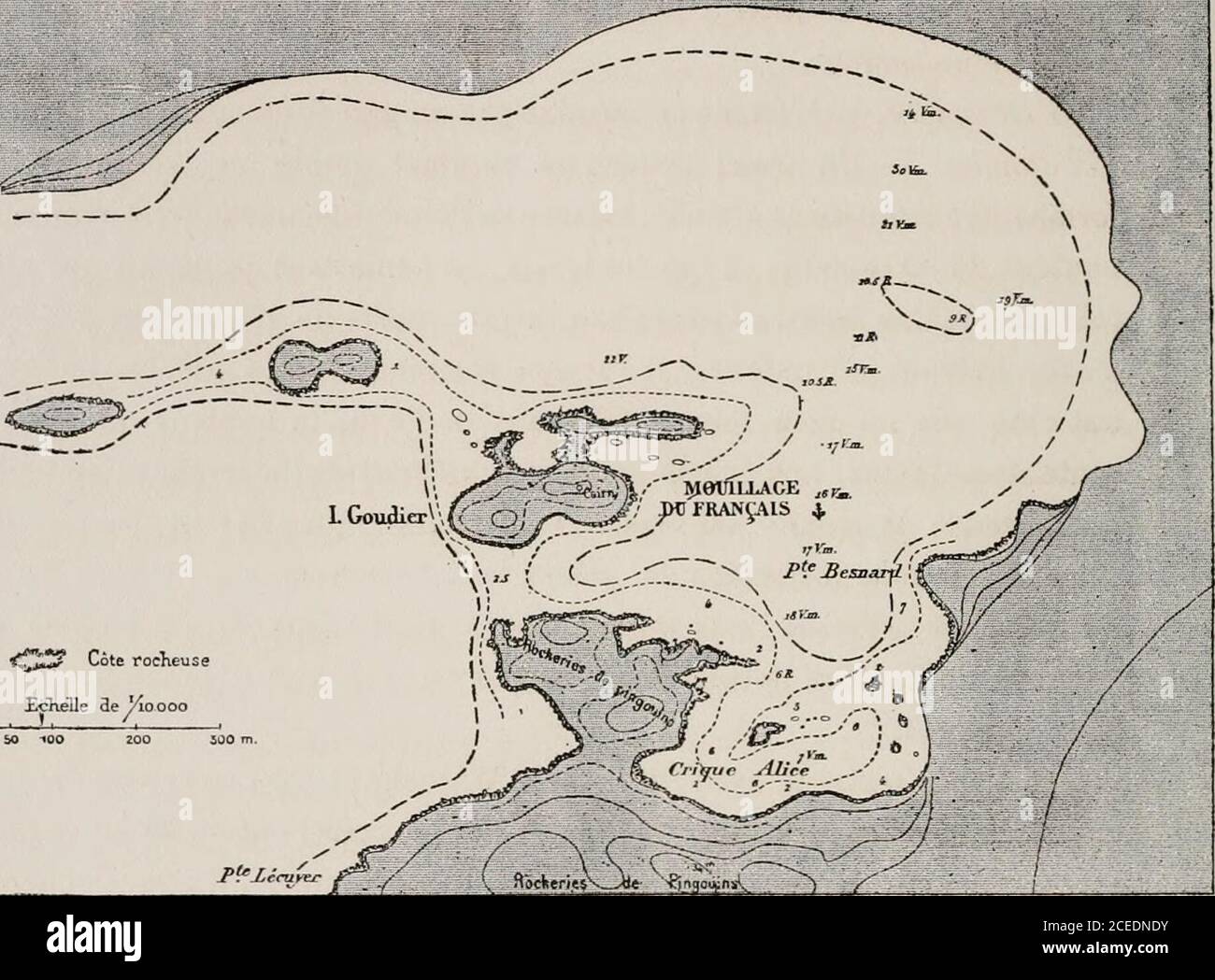 . Expédition antarctique française (1903-1905) : commandée par le dr. Jean Charcot. US ne pouvons pas nous y éterniser, cl notreprogram est rempli. Januar. – La nuit à été calme, Mais ce matin le vent de N.-E. souffleen tempête. Malgré labri de la Haute falaise de glace, le bateau vibe soulla Force des rafales, et le chasse-neige nous enveloverpe de fins cristaux (piicrépitent sur le pont. Deux amarres cassent coup sur coup, Mais il ne peuty avoir de houle ici, et notre ancre tient bon. Bien que je ne pense pasque cela devienne jamais nécessaire, nous pourrions maintenant, grâceaux sondage Stockfoto
