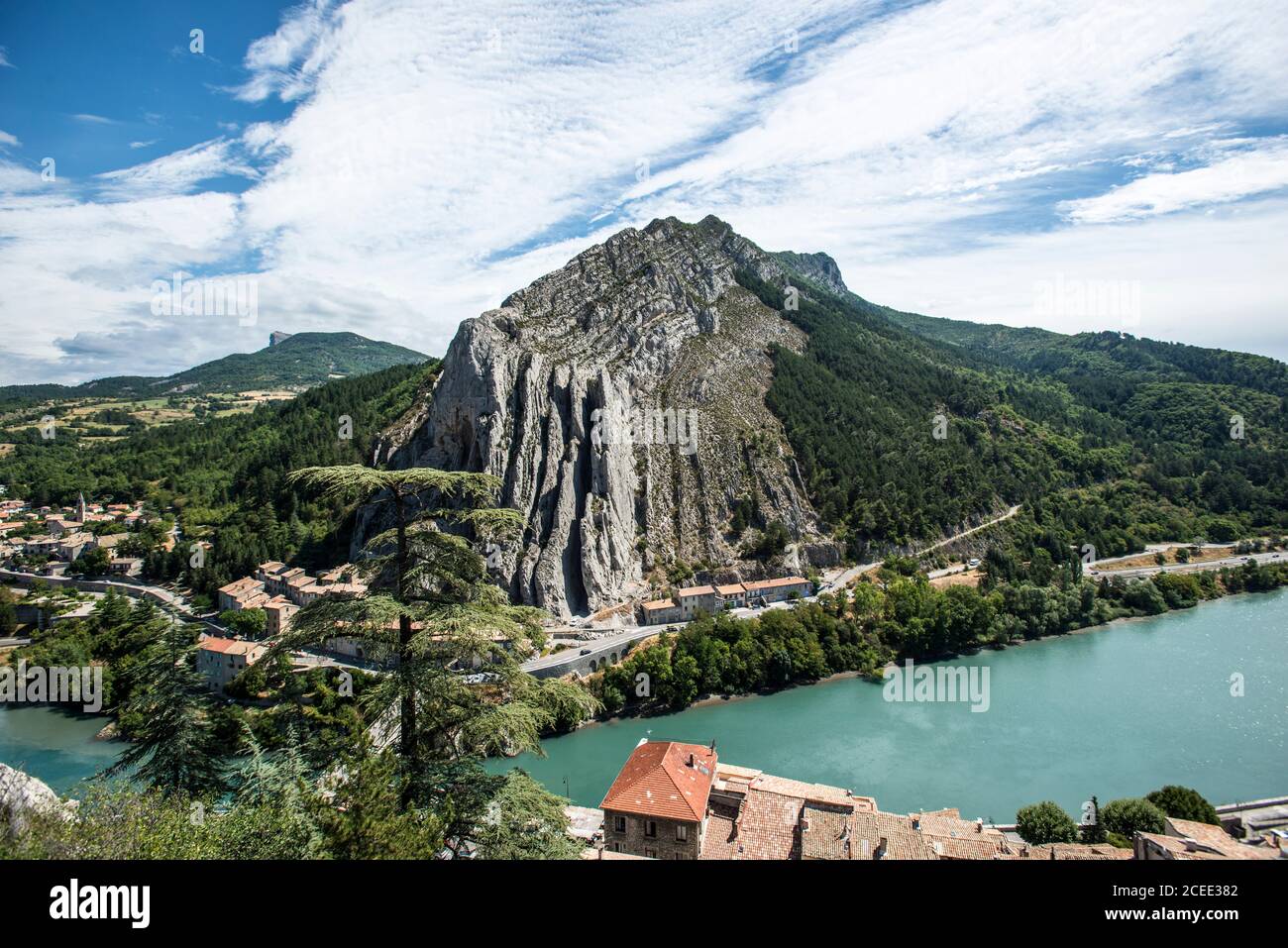 Panoramablick auf Sisteron von der Festung Zitadelle Stockfoto