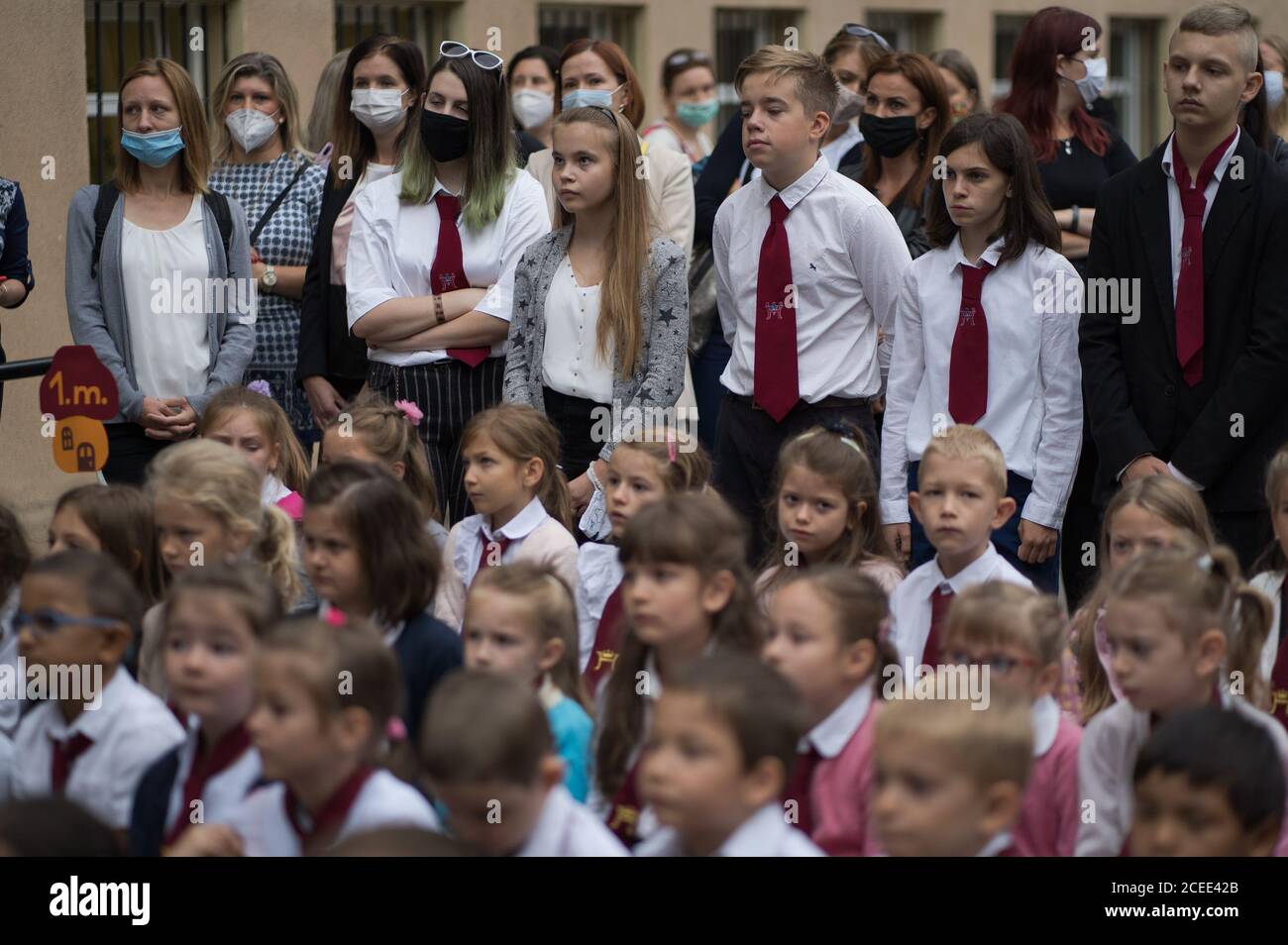 Budapest. September 2020. Am 1. September 2020 nehmen die Schüler an einer Eröffnungszeremonie am ersten Schultag in Budapest, Ungarn, Teil. Quelle: Attila Volgyi/Xinhua/Alamy Live News Stockfoto