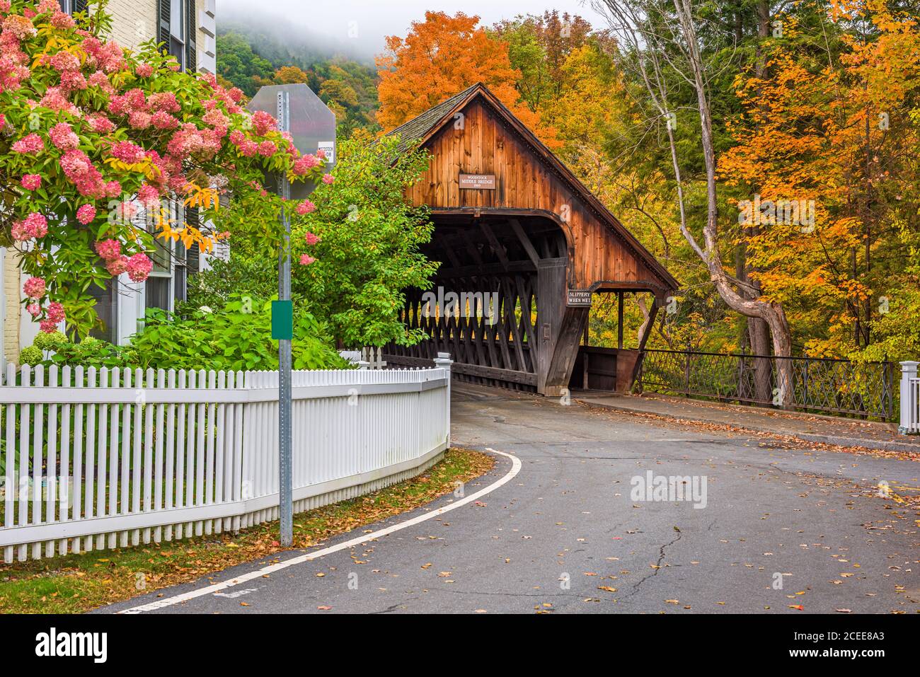 Woodstock, Vermont, USA an der Middle Covered Bridge. Stockfoto