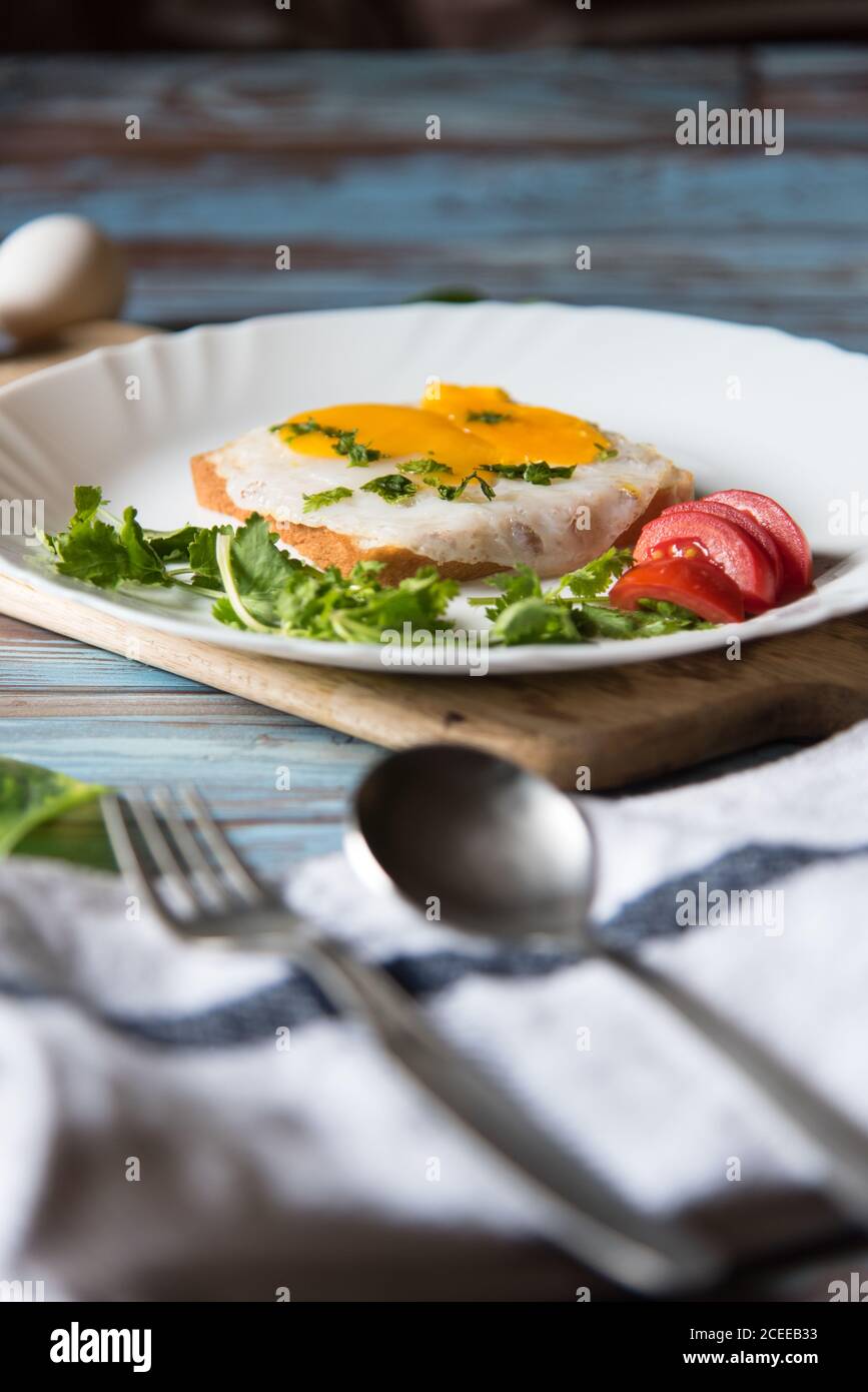 Ein sehr beliebter Snack Ei und Brot in indischen hergestellt Stil Stockfoto