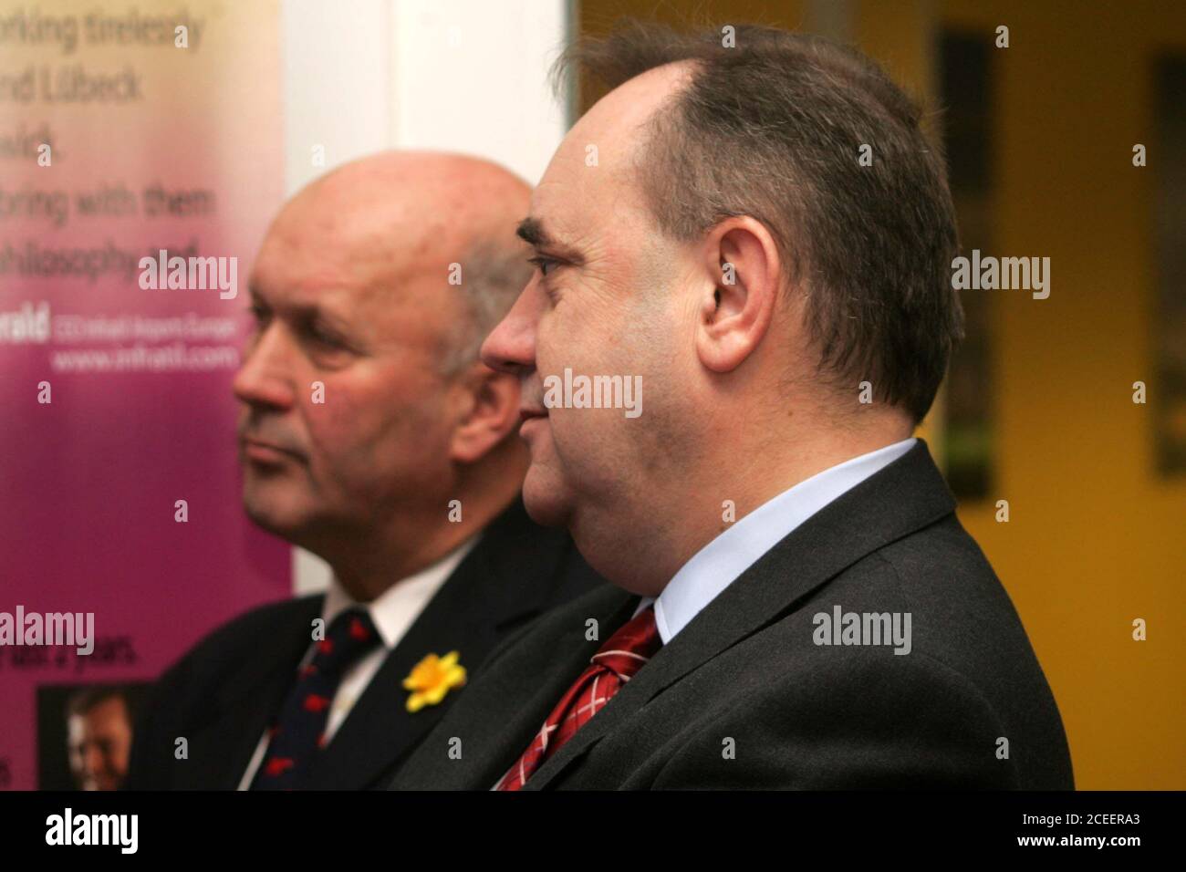 Prestwick, Ayrshire Scotland 11 Mar 2008 : Alex Salmond SNP Schottischer erster Minister bei der Eröffnung der Flughäfen in Glasgow Prestwick Economic Benefit Study, hier mit Ayrshire MSP John Scott Stockfoto