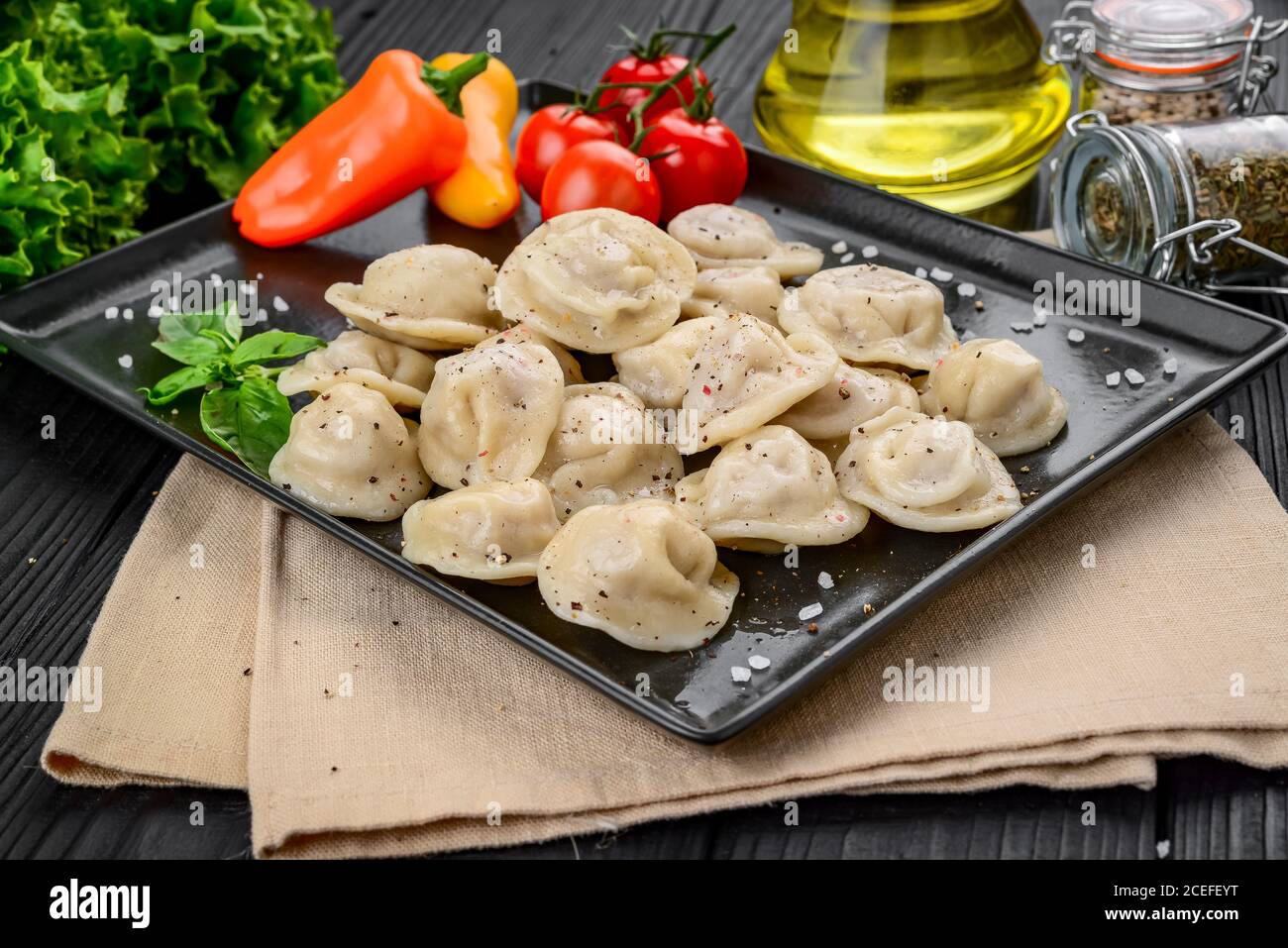 Traditionelle Knödel mit Fleisch, handgemachte, leckere Speisen Stockfoto