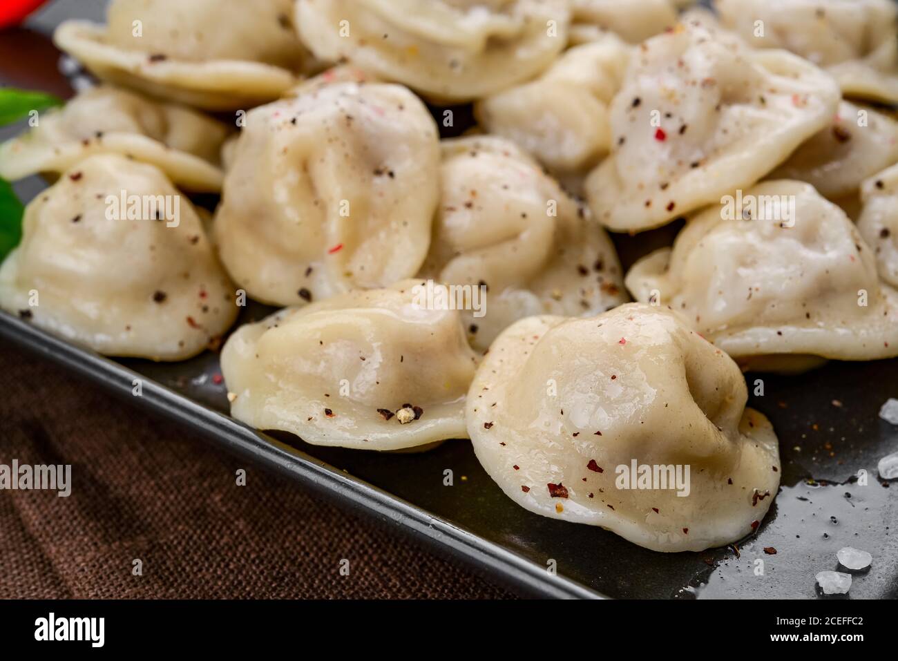 Traditionelle Knödel mit Fleisch, handgemachte, leckere Speisen Stockfoto