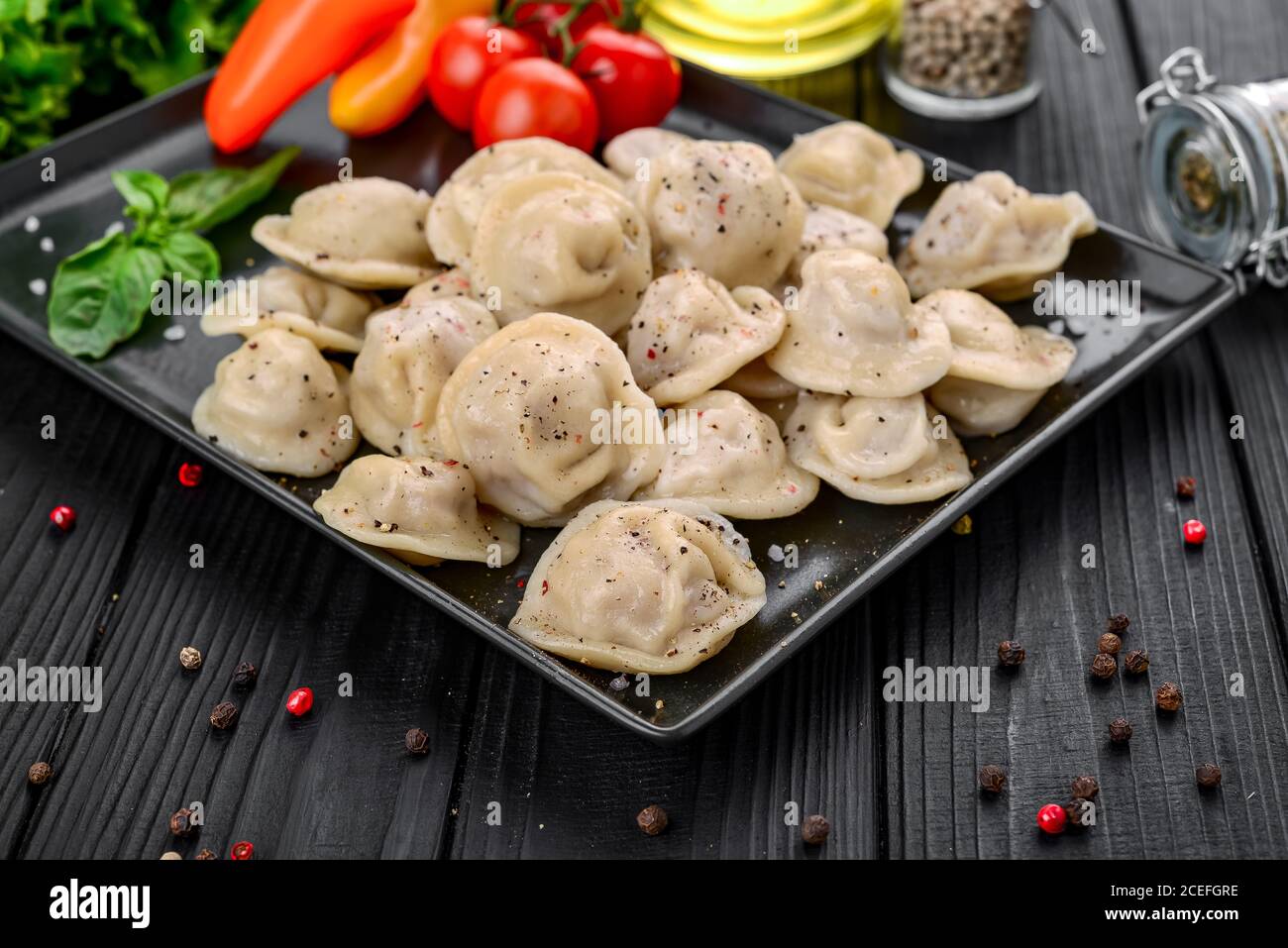 Traditionelle Knödel mit Fleisch, handgemachte, leckere Speisen Stockfoto
