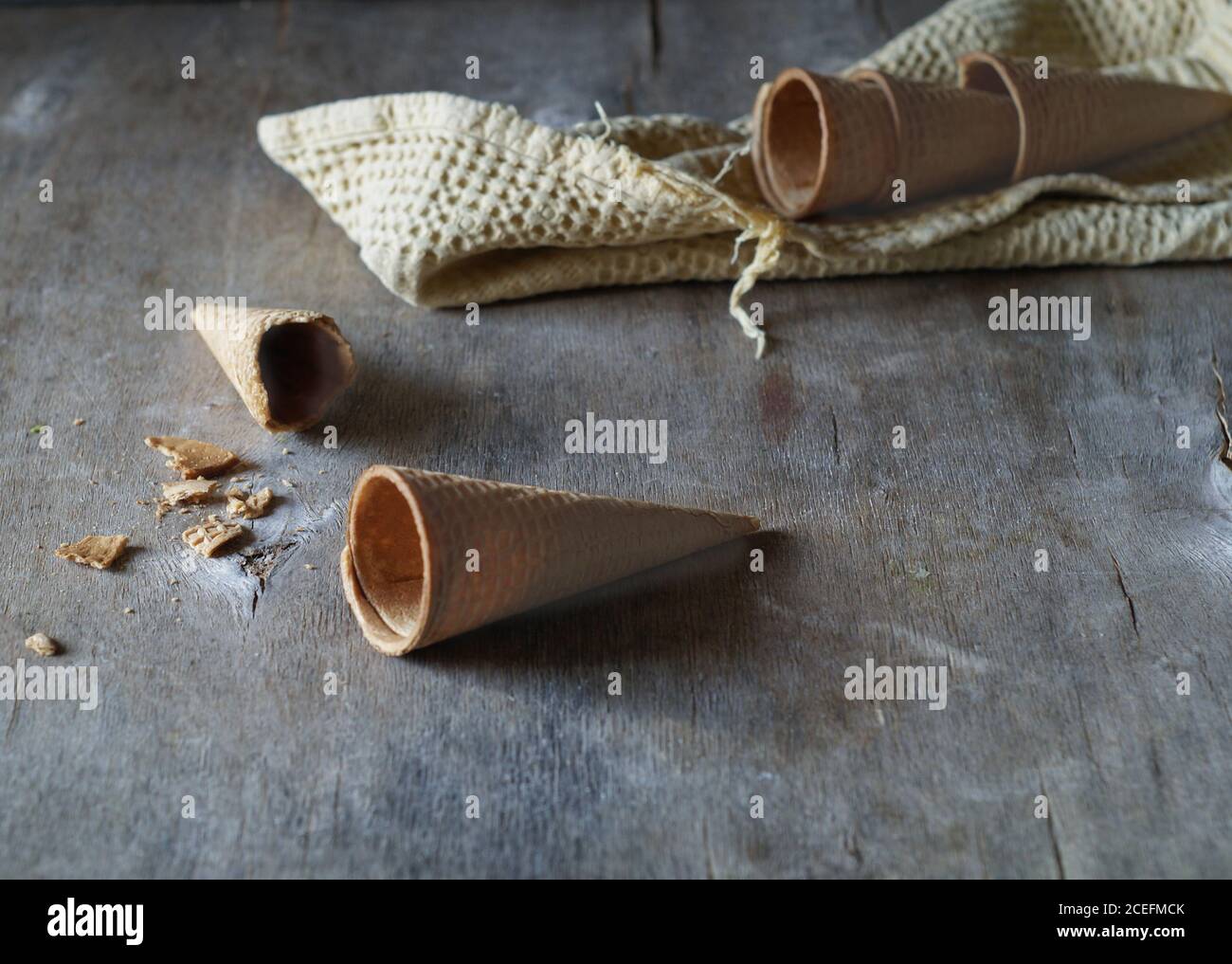 Leere Waffelkegel für Eiscreme Stockfoto
