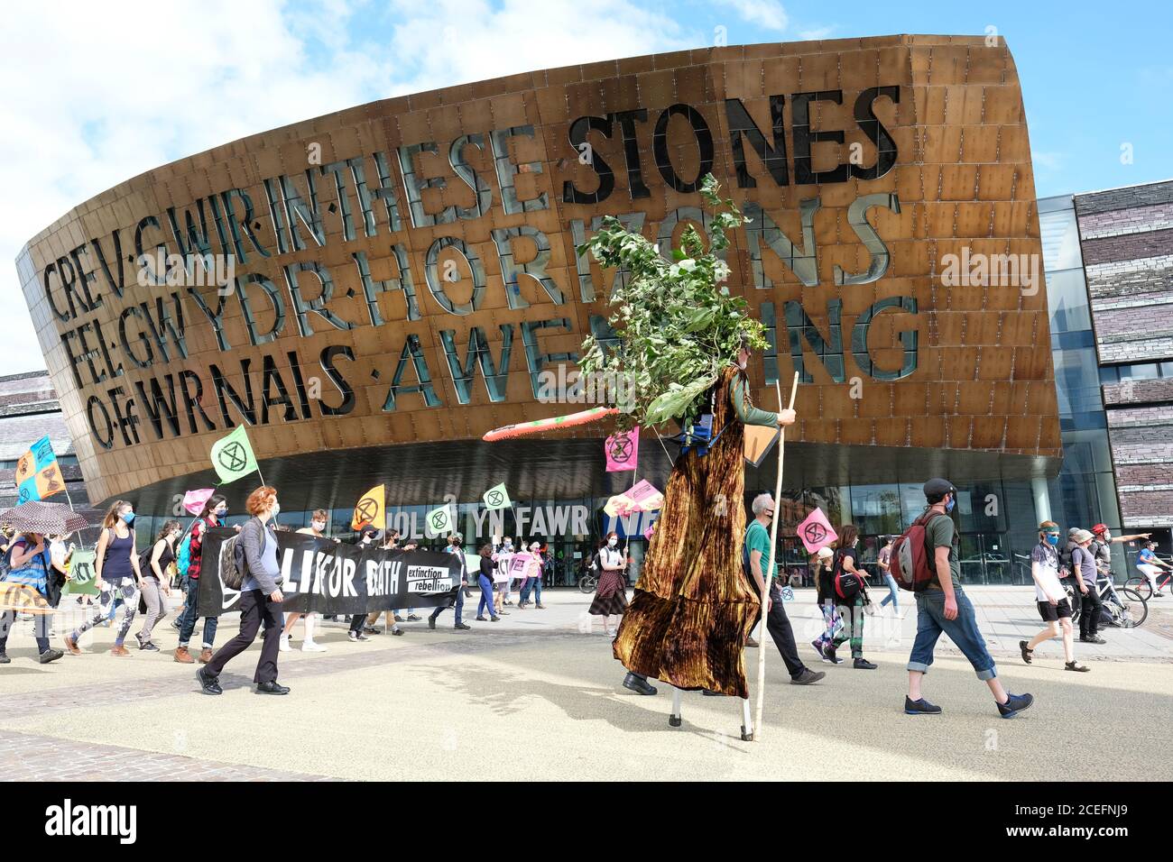 Cardiff, Wales, UK - Dienstag, 1. September 2020 - Extinction Rebellion ( XR ) Protestierende marschieren von Cardiff nach Cardiff Bay, um gegen den Klimawandel und die Zukunft der Gesellschaft zu protestieren. Foto Steven May / Alamy Live News Stockfoto