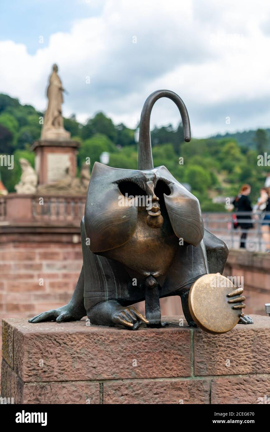 Heidelberg, BW - 25. Juli 2020: Blick auf den berühmten Heidelberger Brückenaffen Stockfoto