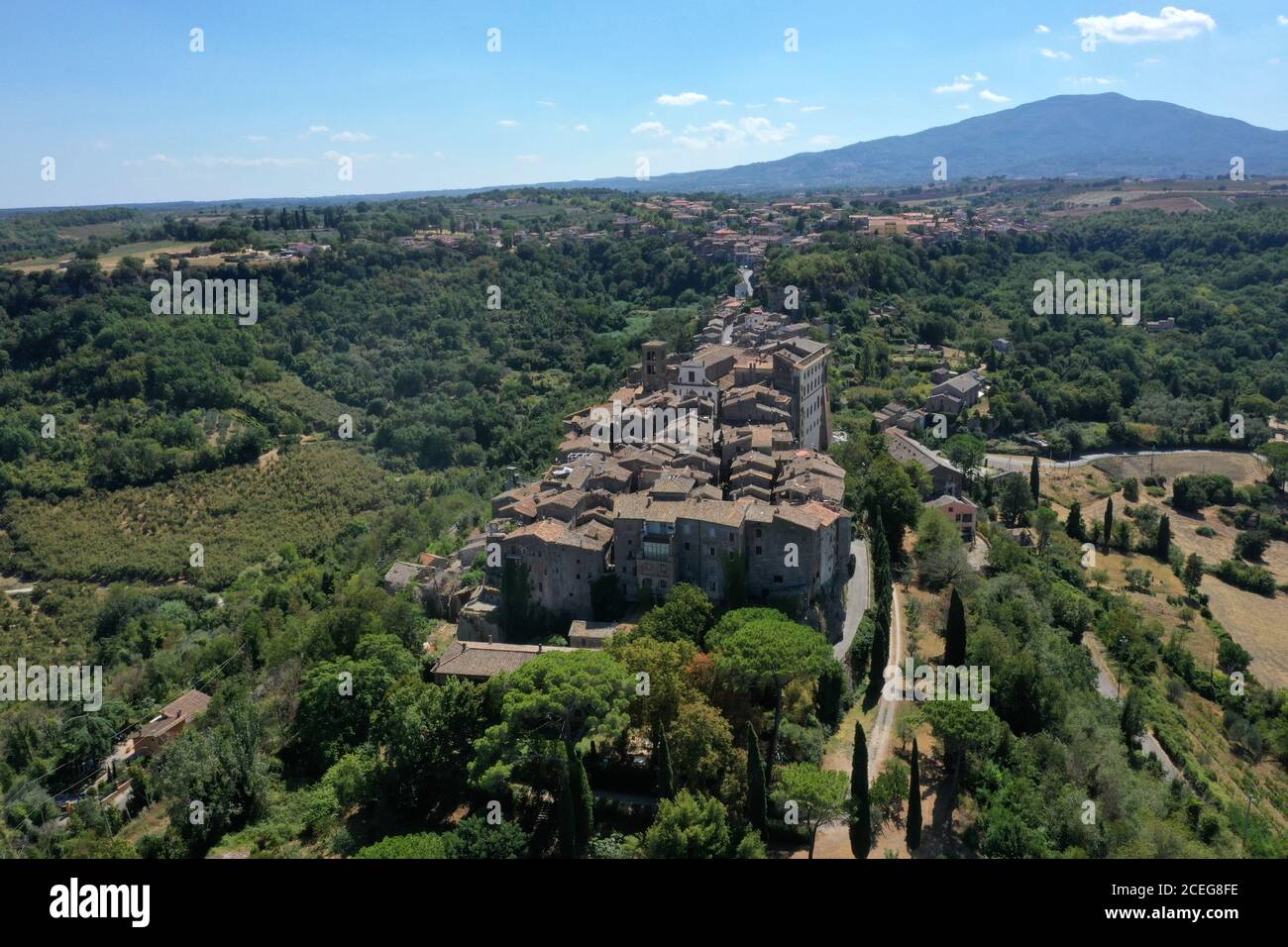 Luftaufnahme des Dorfes Bomarzo. Viterbo Provinz, Latium / Italien Stockfoto
