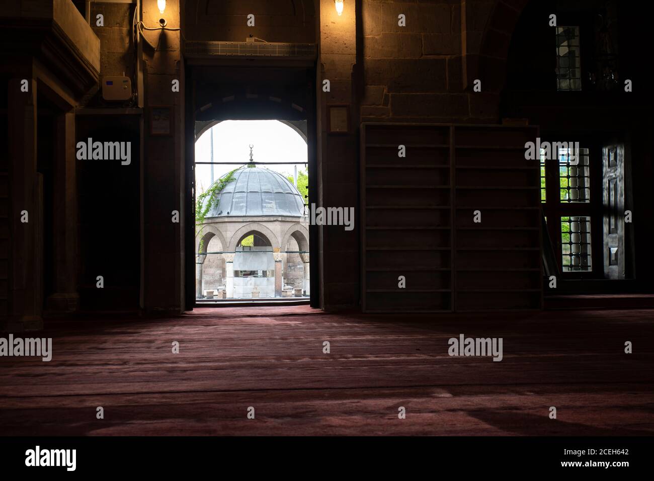 Im Inneren der islamischen Moschee, Glaubenskonzept Stockfoto