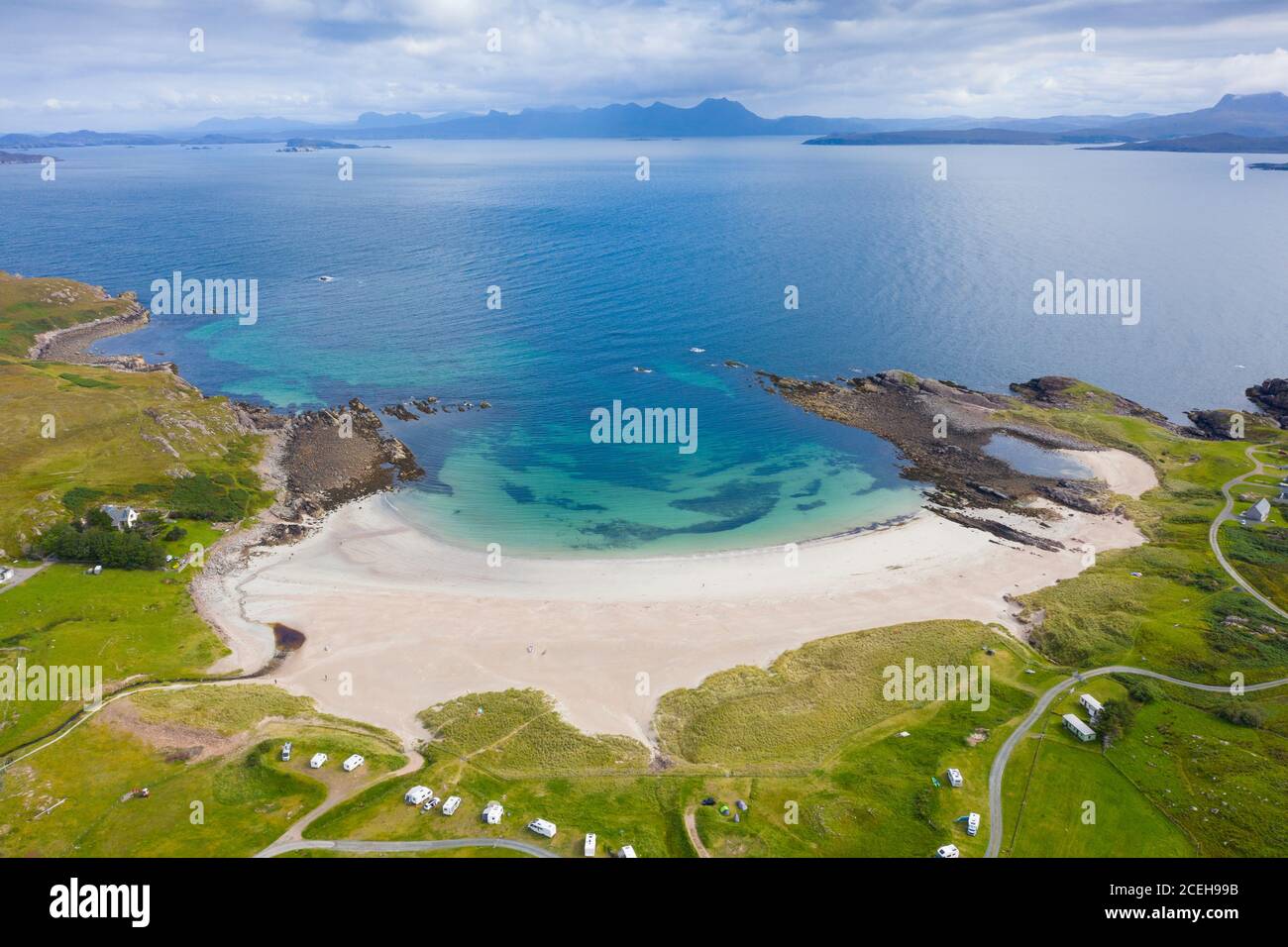 Luftaufnahme von Mellon Udrigle Strand in ross-Shire in Scottish Highlands, UK Stockfoto