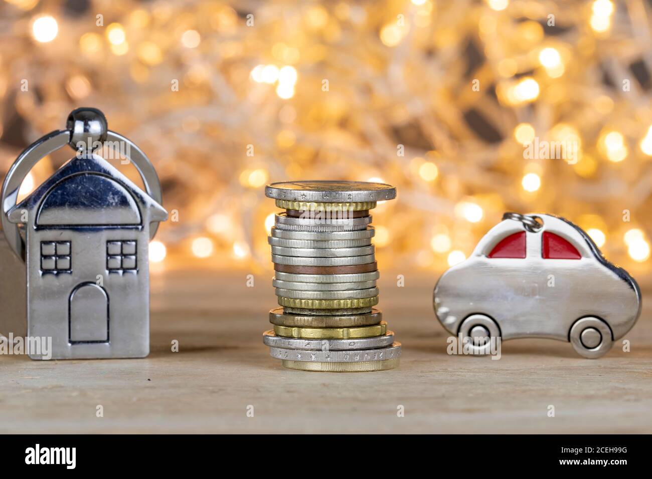Auto, Haus und Geld. Spar-, Steuer- und Hypothekenkonzept Stockfoto