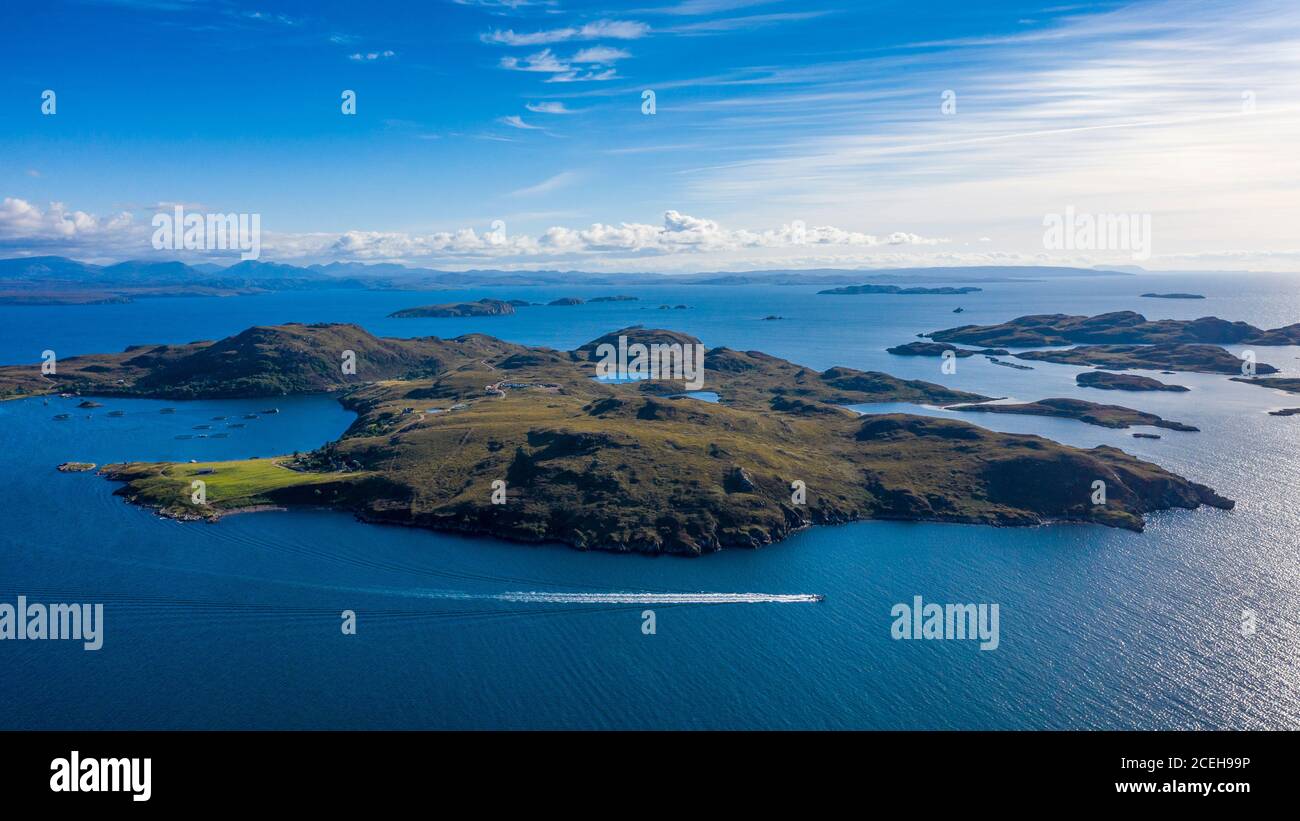 Tanera Mor ( Tanera Mor) aus der Vogelperspektive, die größte Inselgruppe der Sommerinseln in der Hochlandregion Schottlands. UK Stockfoto