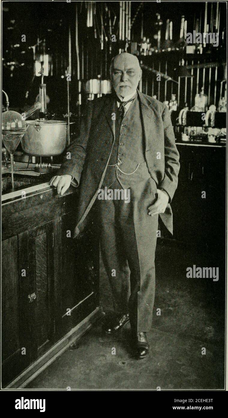 . Amerikanische Zeitschrift der Apotheke. COLD IMKDAL PRKSKXTKD AUF DR. FRKDEKICK I! IUWKK, PLL. D., LI,. D.. DR. FREDERICK C. POWER. Am Jour Iharm. i Präsentation der Medaille an Dr. P. B. Power. 435 Juni 1921. ) ■ PRESEXTATIOX DER MEDAILLE AN DR. FREDERICK B. POWER. Am Montag, den 9. Mai 1921, fand im Auditorium des CosmosClub, Washington, D. C. ein sehr Interessantes Ereignis statt, als Herr ^. Henry S. Wellcome überreichte Dr. Frederick B. Power eine Goldmedaille in Anerkennung seiner Verdienste als Direktor der WellcomeResearch Laboratories für einen Zeitraum von fast zwanzig Jahren vor 1914. Dr. David Fairchild eröffnete die Stockfoto