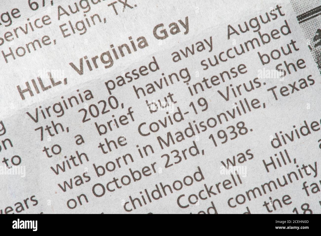 Die jüngsten Nachrufe in der Austin American-Statesman Zeitung zeigen COVID-19 und die Pandemie als primäre Todesursache für ihre Lieben. Am 1. September 2020 gab es in Texas 12,779 von 633,000 landesweit in Texas verendeten Fällen. Stockfoto