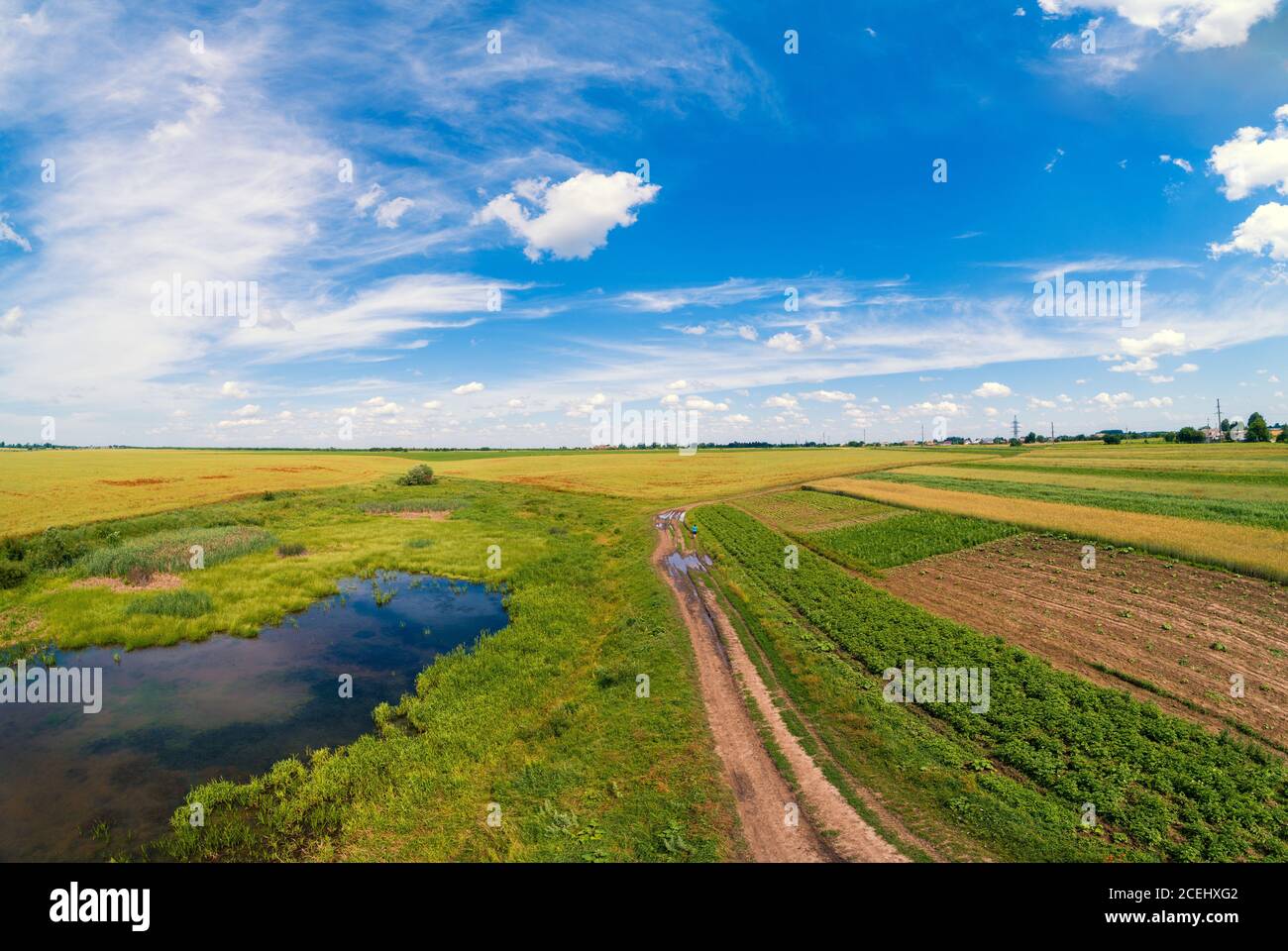 Feldweg In Der Landschaft Stockfotos und bilder Kaufen Alamy