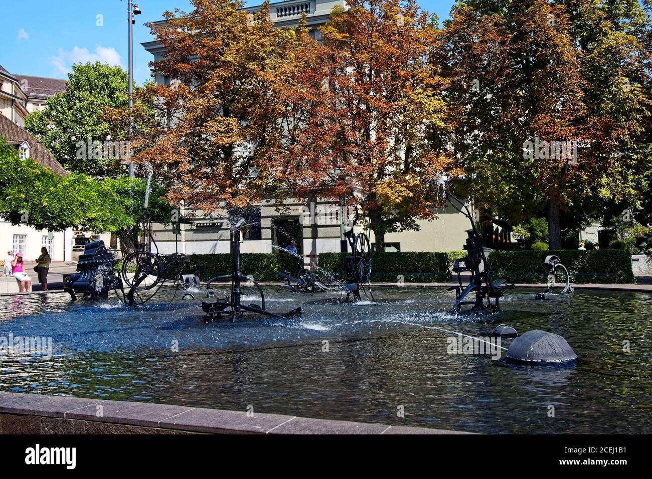 Tinguely-Brunnen; bewegliche Stücke; mechanische Figuren; Wasser, 1977; amüsant; öffentliche Kunst; einzigartig; Herbstbäume, Europa, Basel; Schweiz Stockfoto